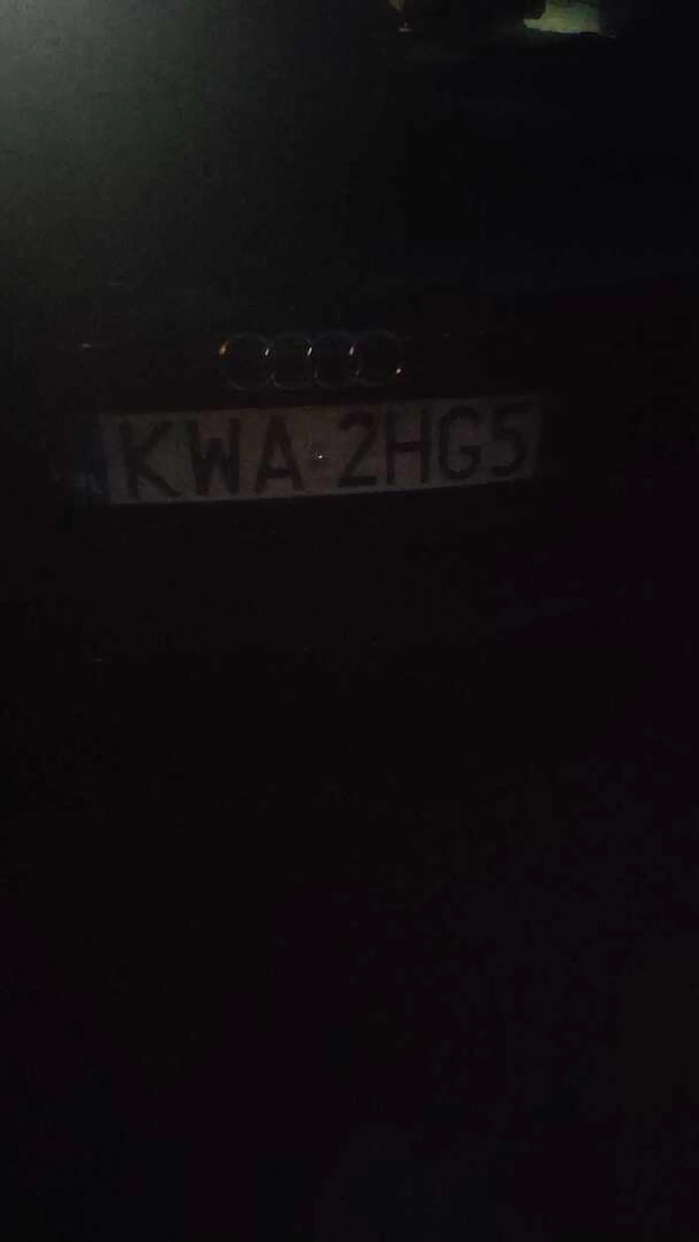 Zajmuje nie swoje, opłacone miejsce parkingowe, po czym boi się odebrać telefon i nie odpisuje na wiadomości.