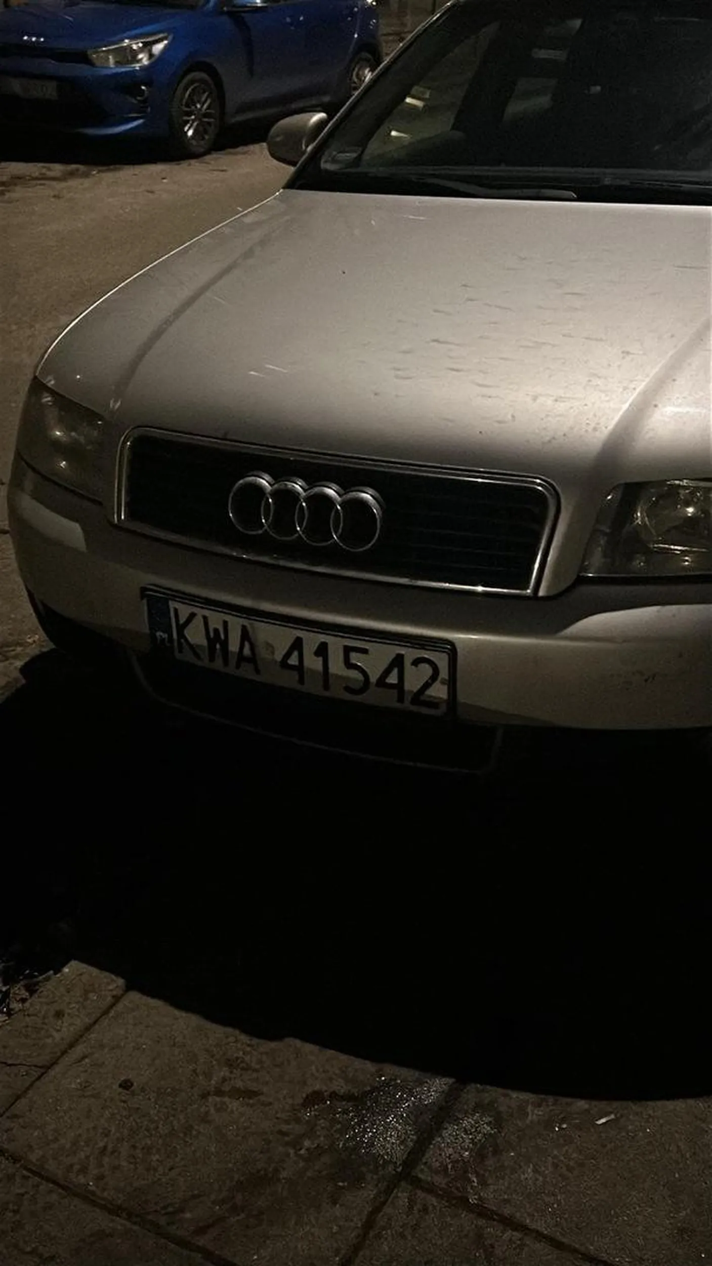 Bardzo agresywny człowiek, który prowadzi po pijaku, na dodatek wyciągnął z bagażnika coś jak kij bejsbolowy ale z ostrą końcówką i zaczął grozić, uważajcie proszę na niego