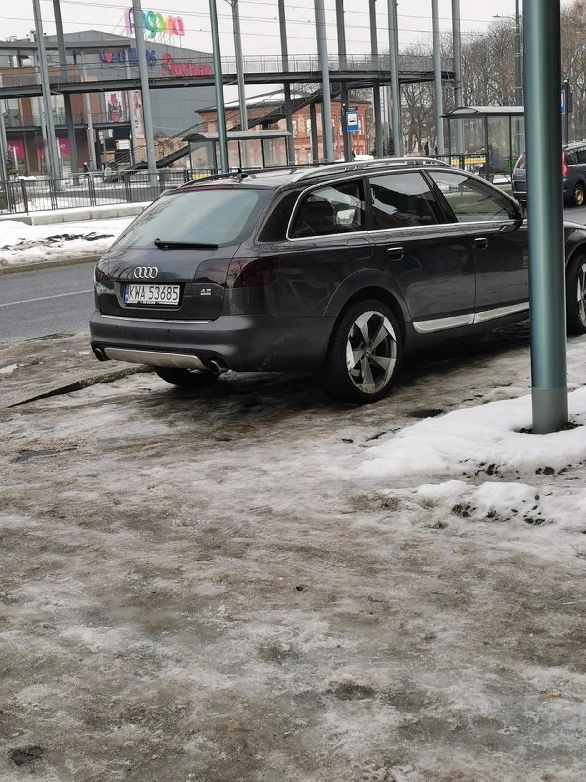 Na środku drogi rowerowej!