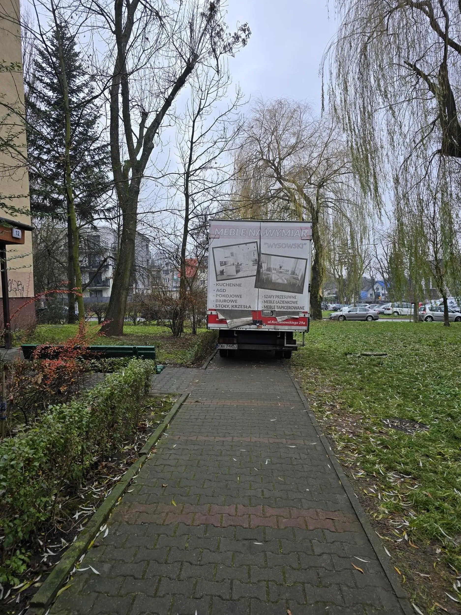 Dowieźć meble rozumiem, ale jie parkowanie przez 5 godzin. 1500zł za jazdę wzdłuż po chodniku.