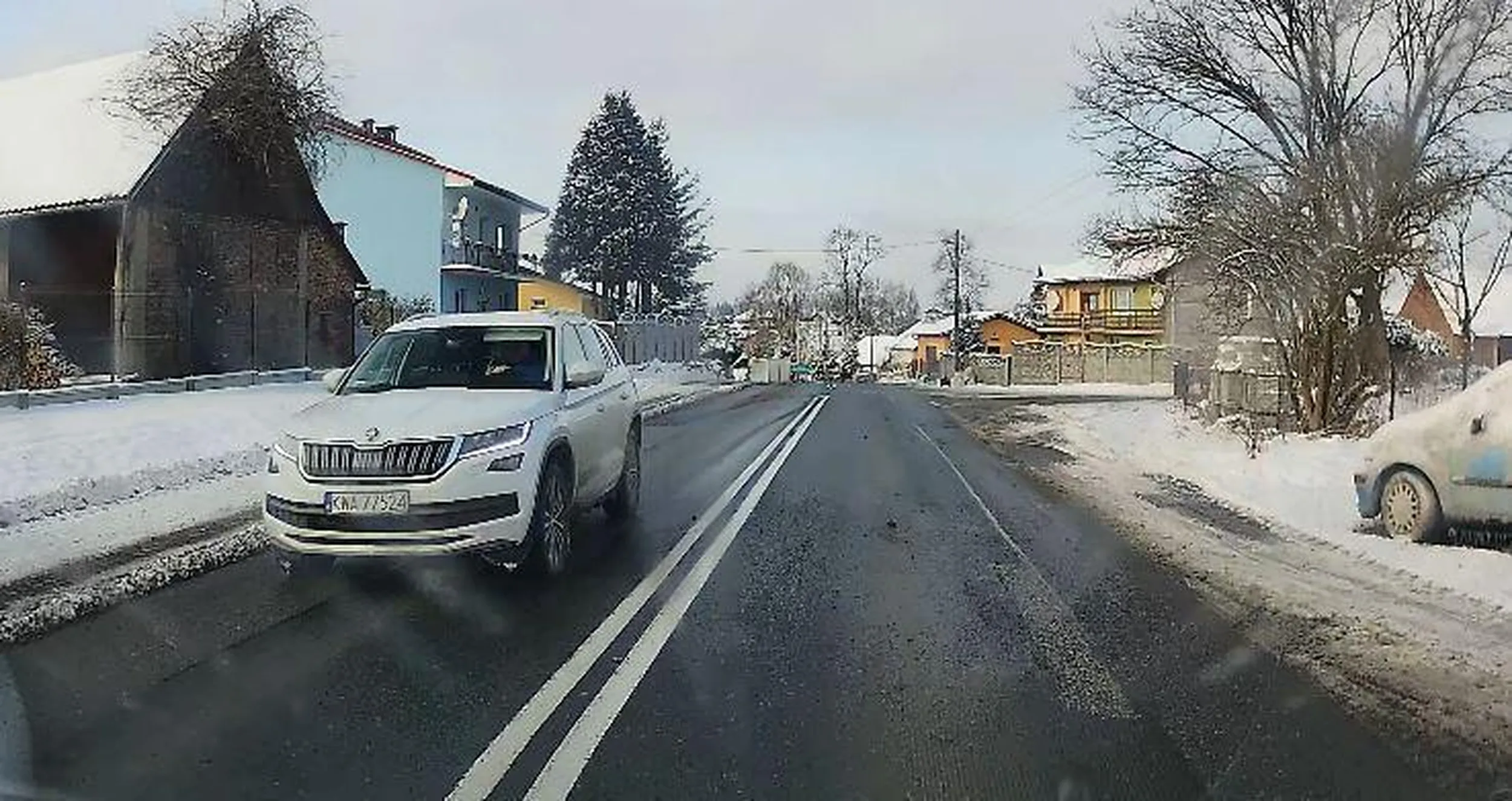 jeżeli nikt nie widzi trzymanego w ręce podczas jazdy telefonu to w czym problem ?