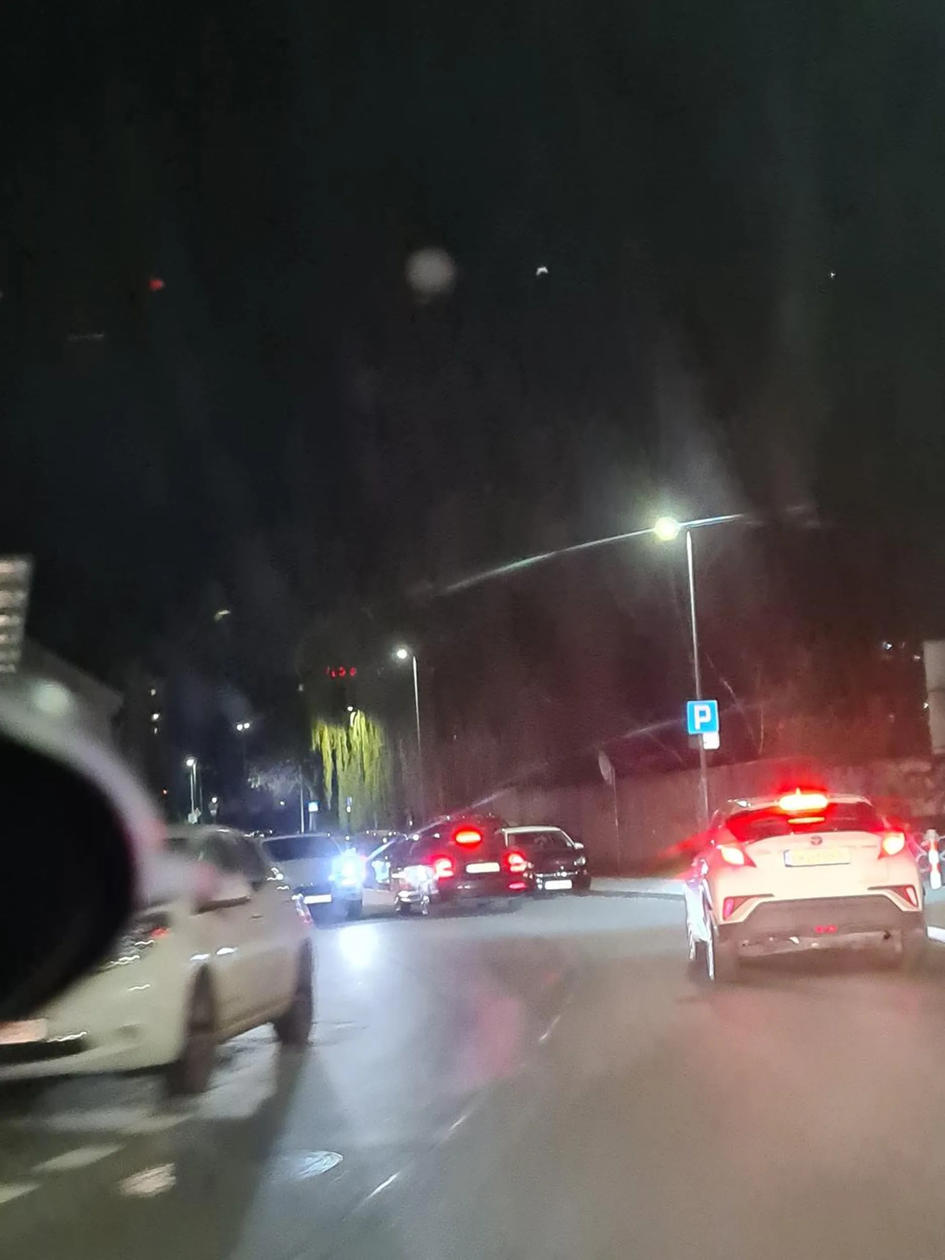 Kierowca wymusza pierwszeństwo