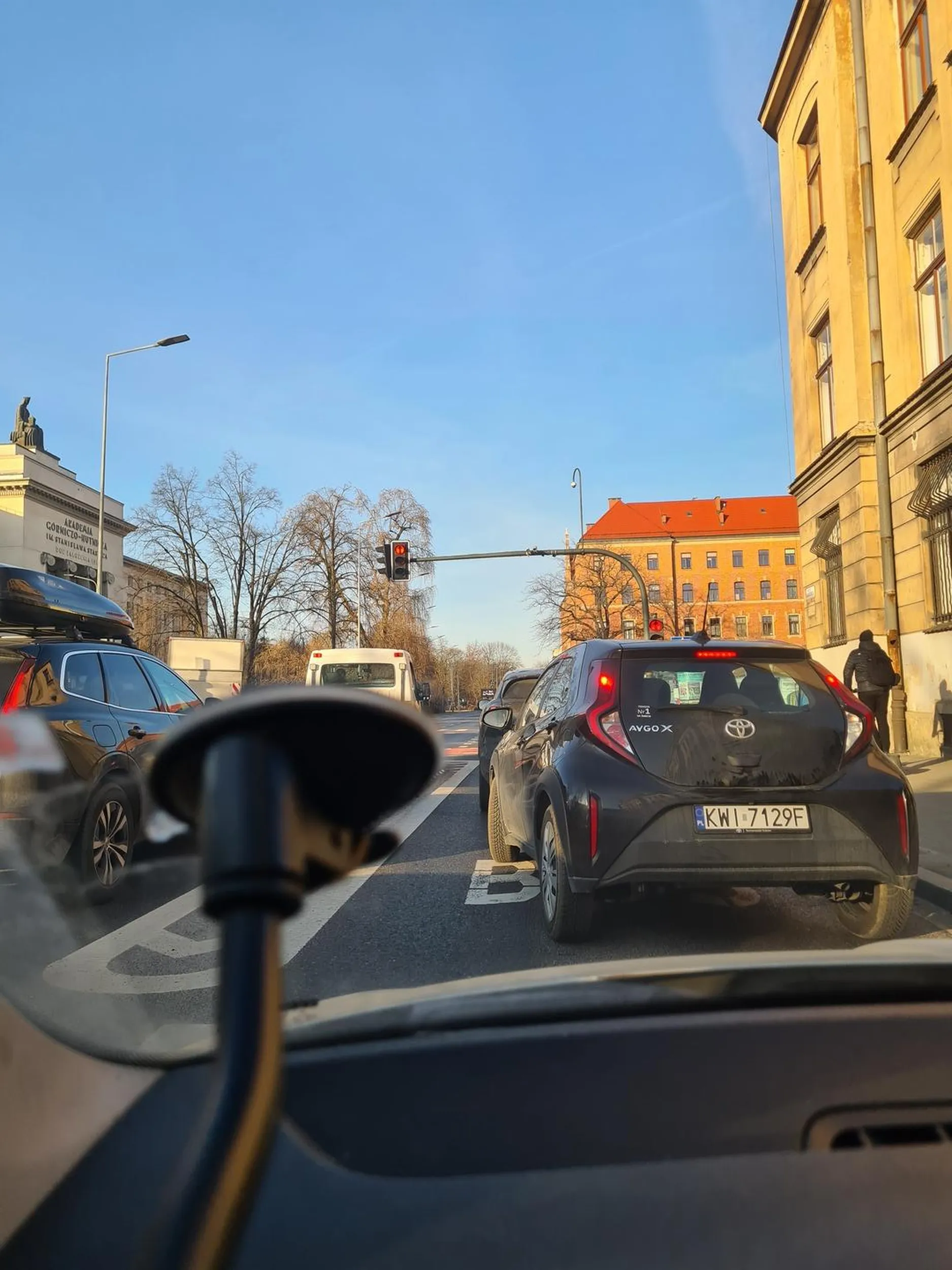 Kierowca jeździ buspasem bezprawnie