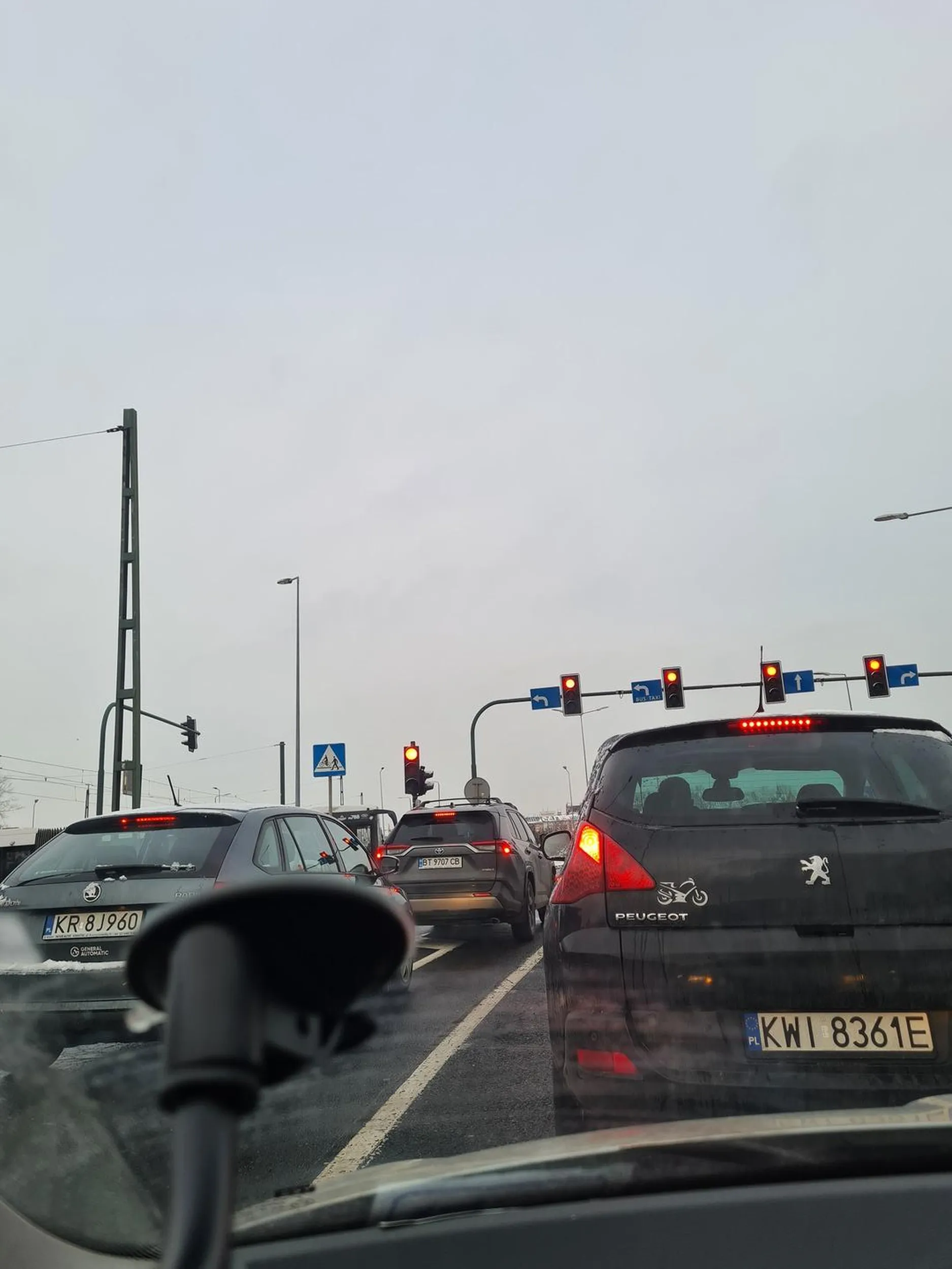 Kierowca jeździ buspasem bezprawnie