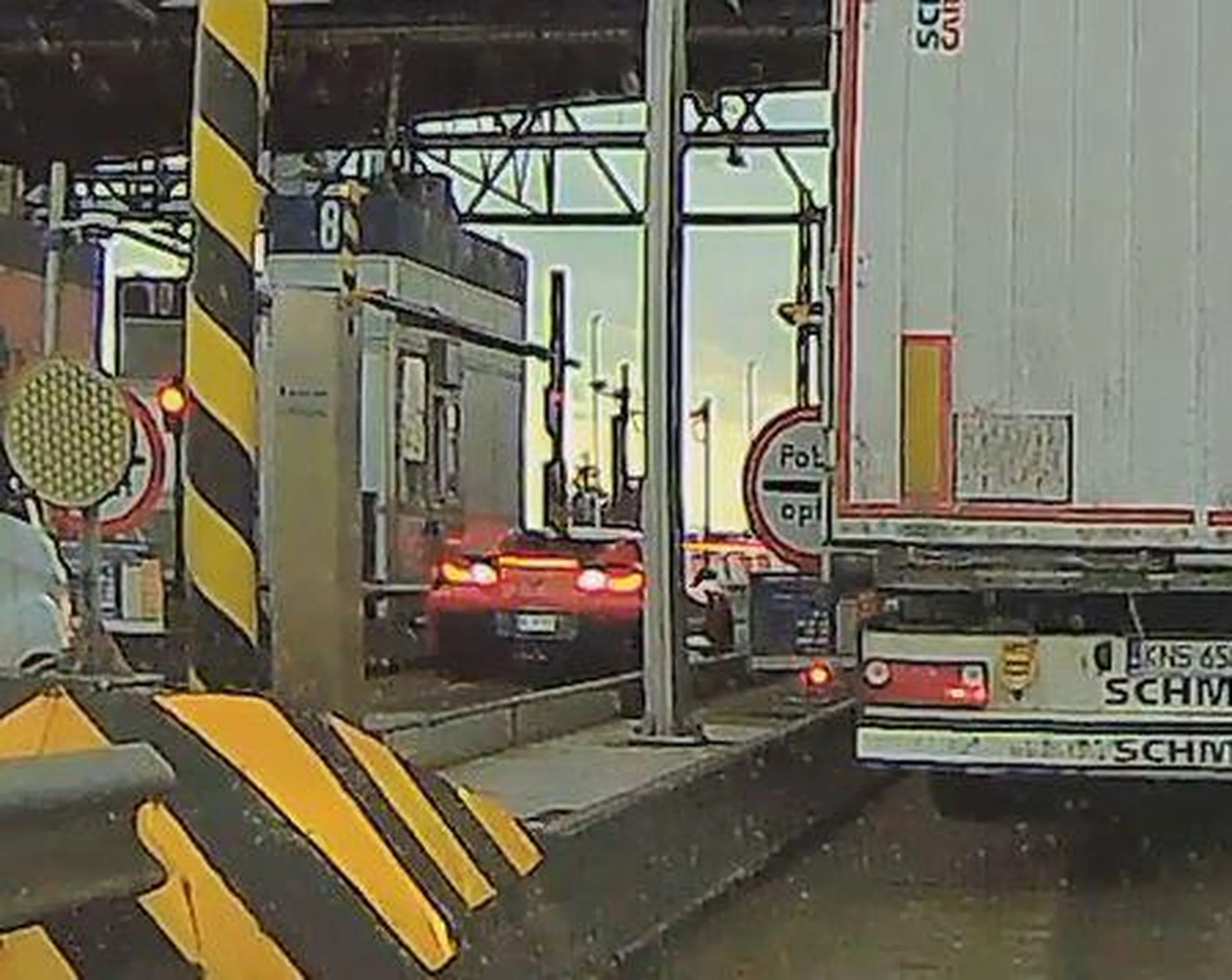 Chłopiec zapomniał, że nie zamontował z przodu tablicy rejestracyjnej (oprócz jakiegoś zminiaturyzowanego i nielegalnego dziadostwa z Internetu naklejonego przy prawym błotniku) i jeździł na wstecznym i do przodu na automatycznej bramce tam i z powrotem, jakby to miało cokolwiek dać (tak, tablice są potrzebne również do A4Go, nie tylko do videotollingu). Zablokował całą bramkę, bo system nie potrafił odczytać numerów. To trzeba mieć IQ na poziomie krzesła ogrodowego. xD