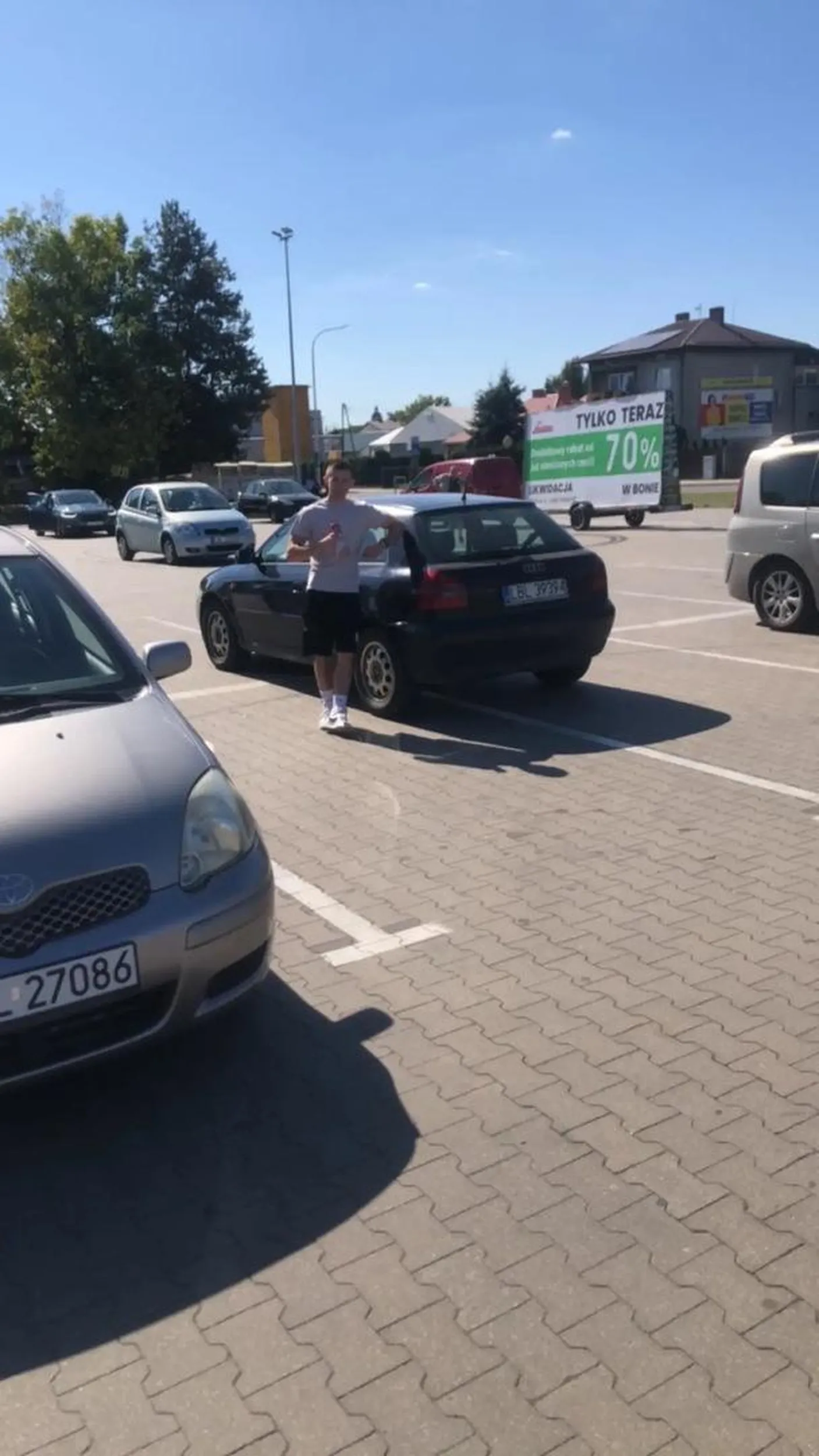 Kolega się uczy parkować