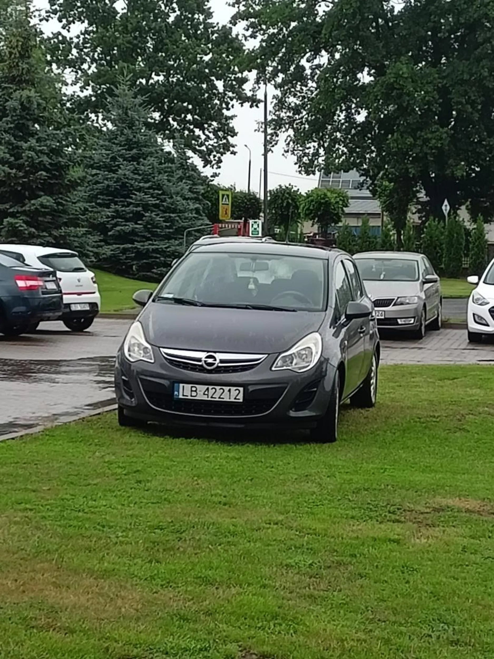 Niezły parking pod szkołą i to detekcja