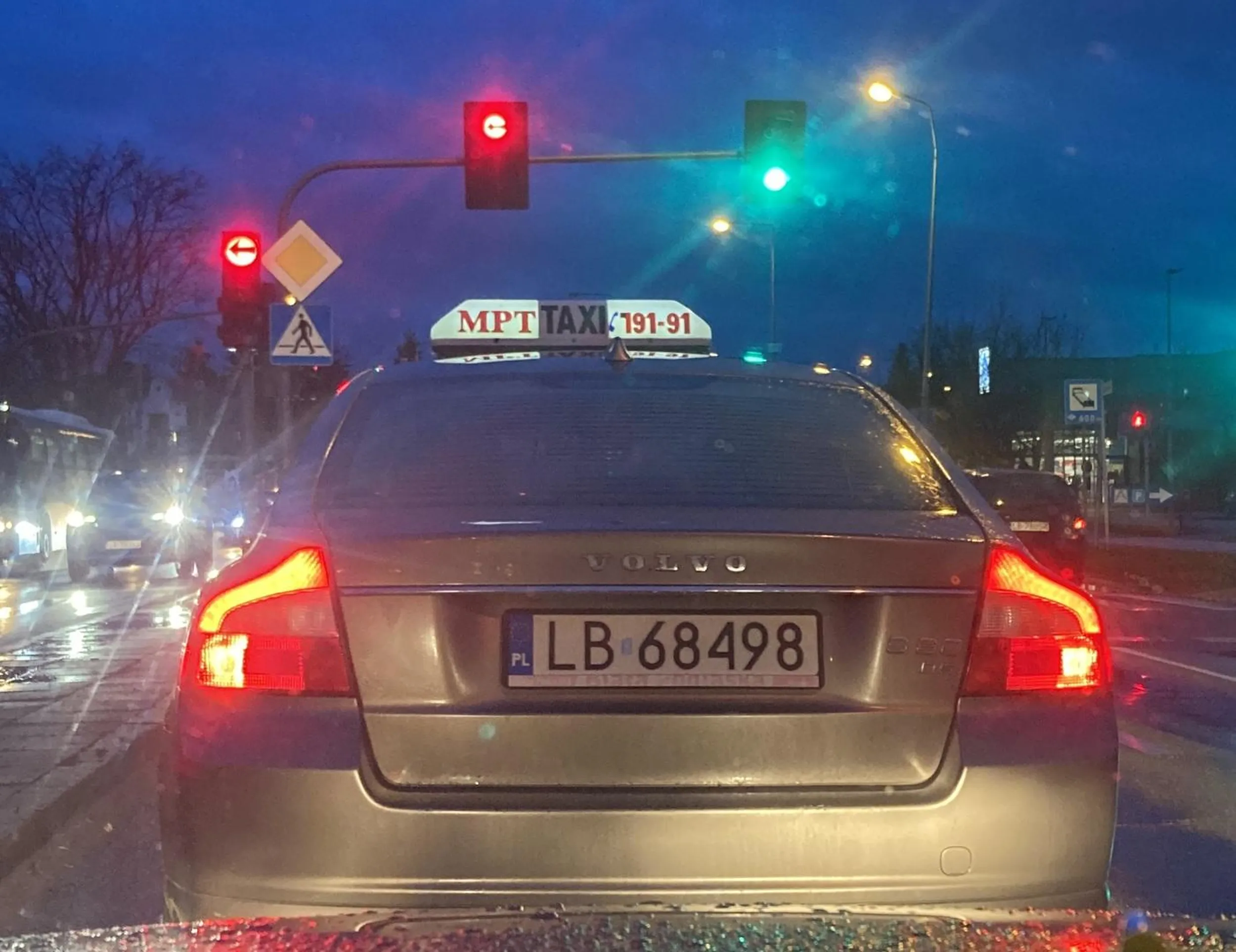 Nie pozdrawiam złotówy, wymusił pierwszeństwo dwa razy w 2 minuty XD