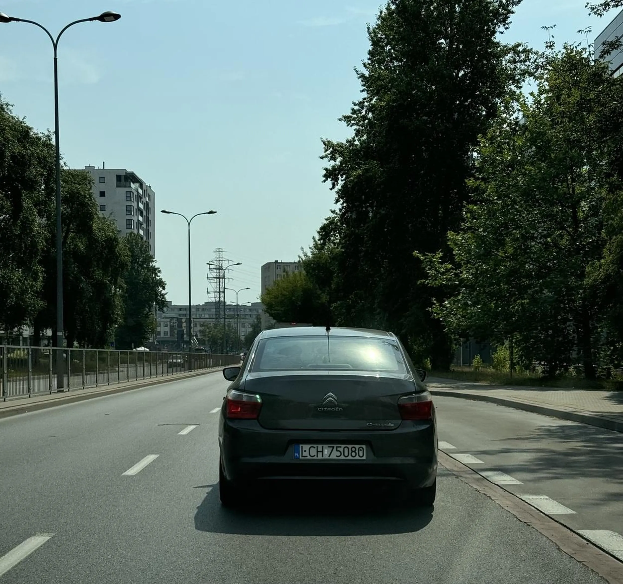 Uwaga na kierowcę, który ma inne standardy przepisów z racji pochodzenia.