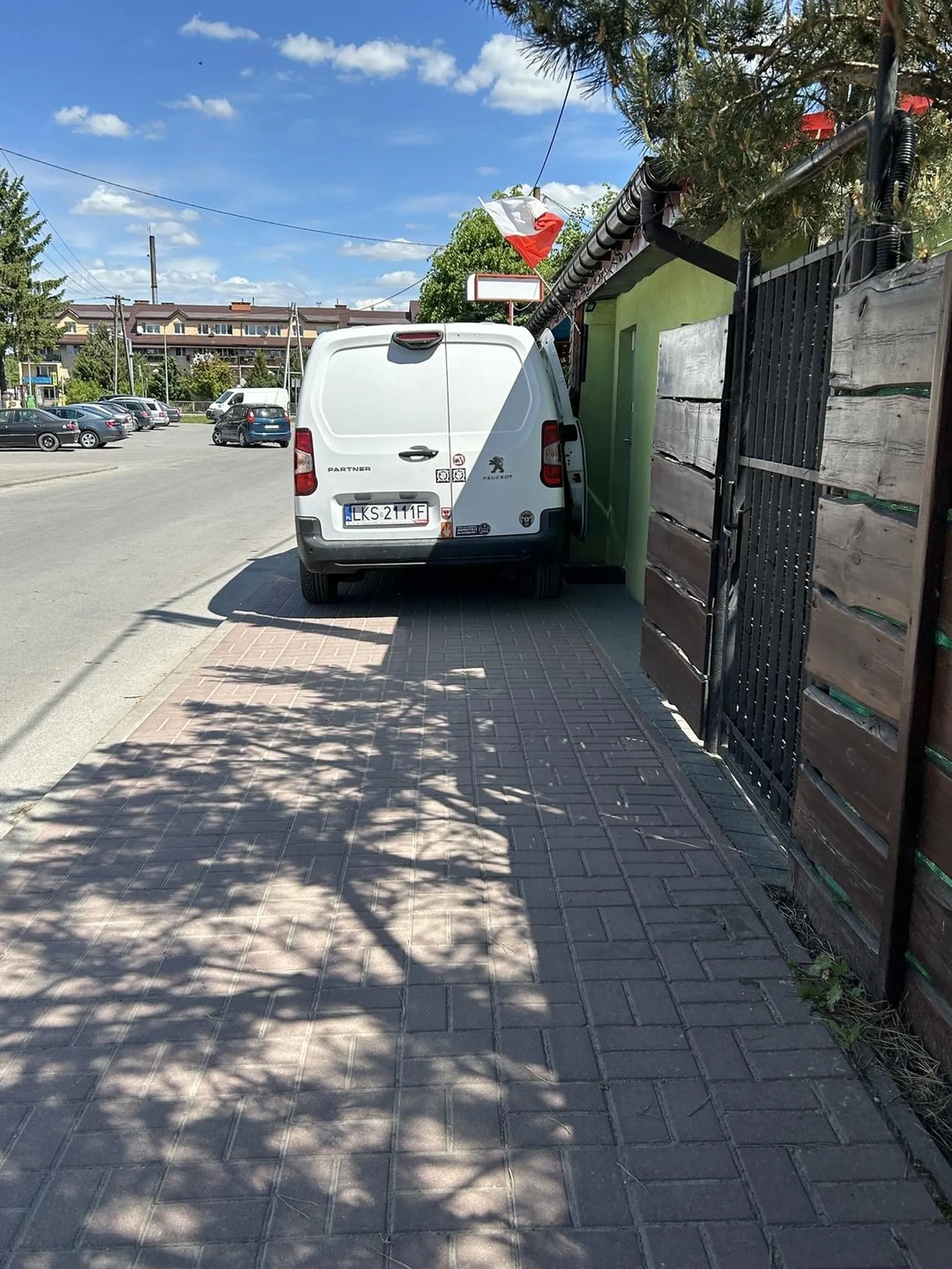 Następnym razem przejdę po dachu i masce.