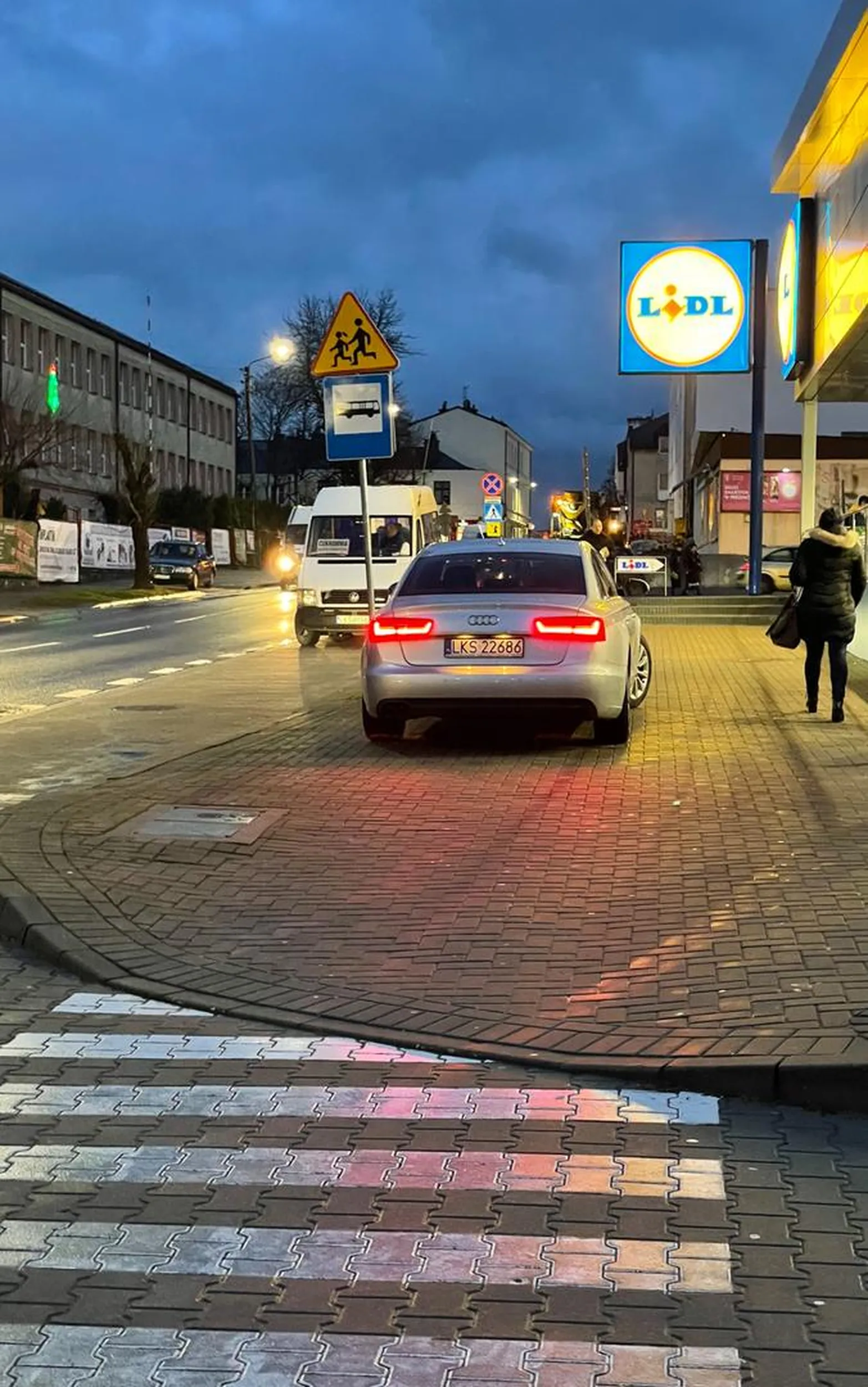 Mistrzyni parkowania moze na dachu zaparkujesz