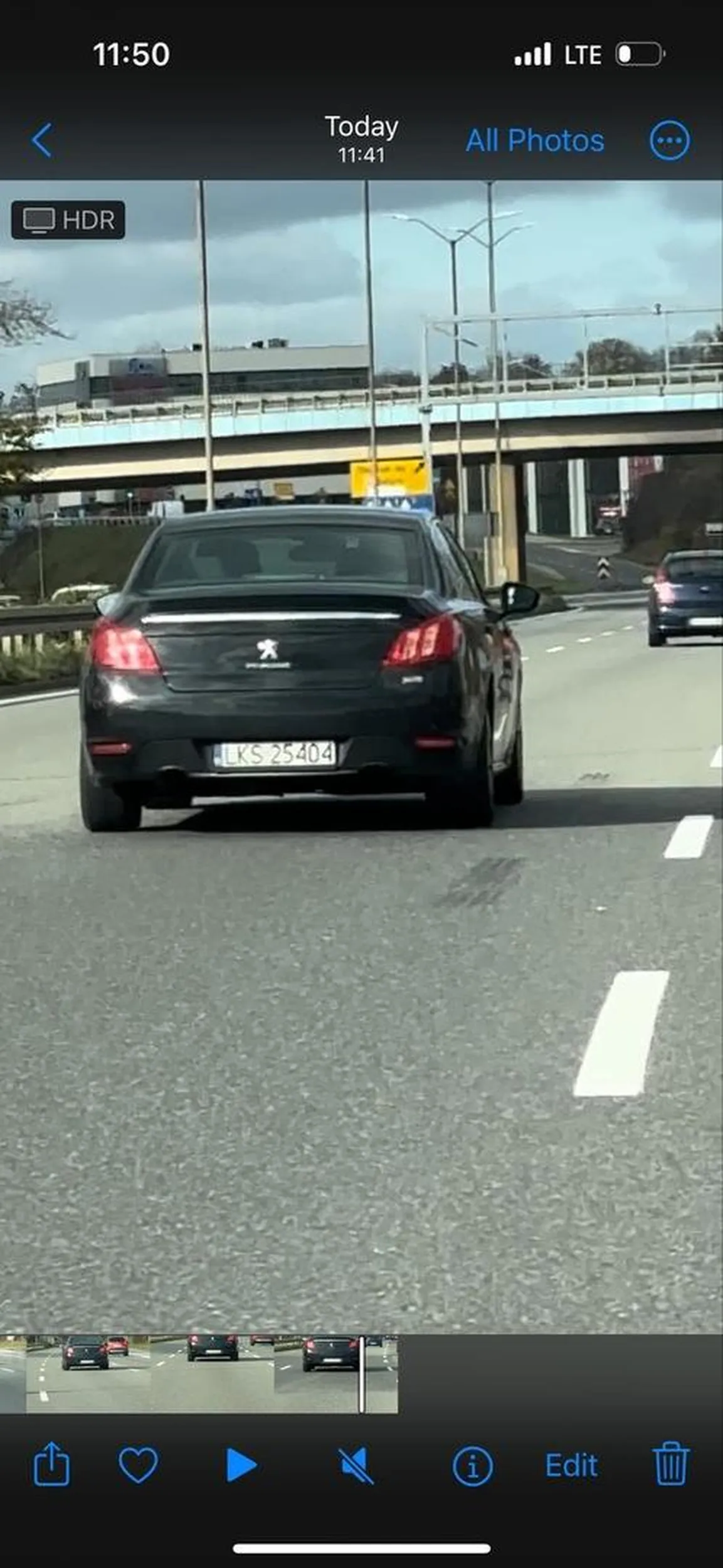 Kolego złoty jak już zmieniasz pas na ciągłej to patrz w lusterka, bo następnym razem ktoś może cię nie zauważyć. A i nie trąb jak popełniłeś błąd