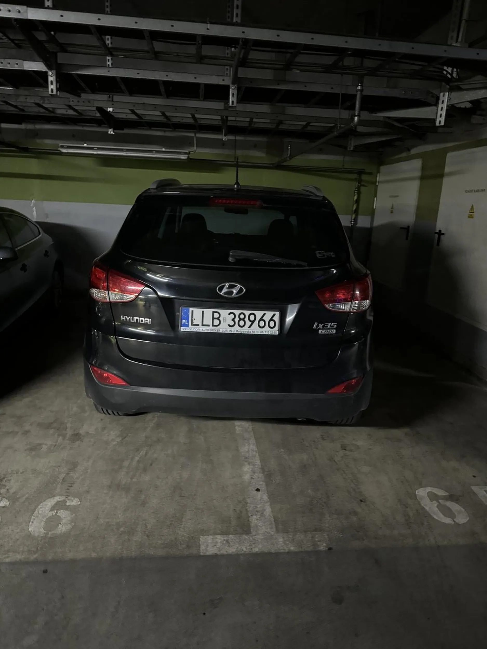 Chciałem pogratulować koledze parkowania. Po  10 próbach wierny fan zygzaka zaparkował przodem zajmując tylko dwa miejsca