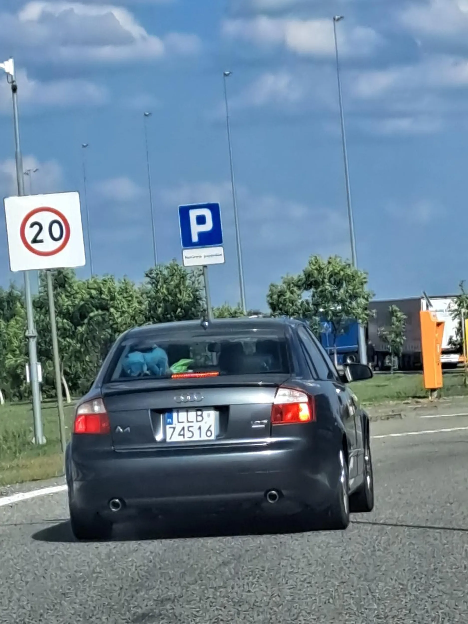 Ma Pan dobre obciążenie ,bo dupa po asfalcie trze. Pozdrowionka