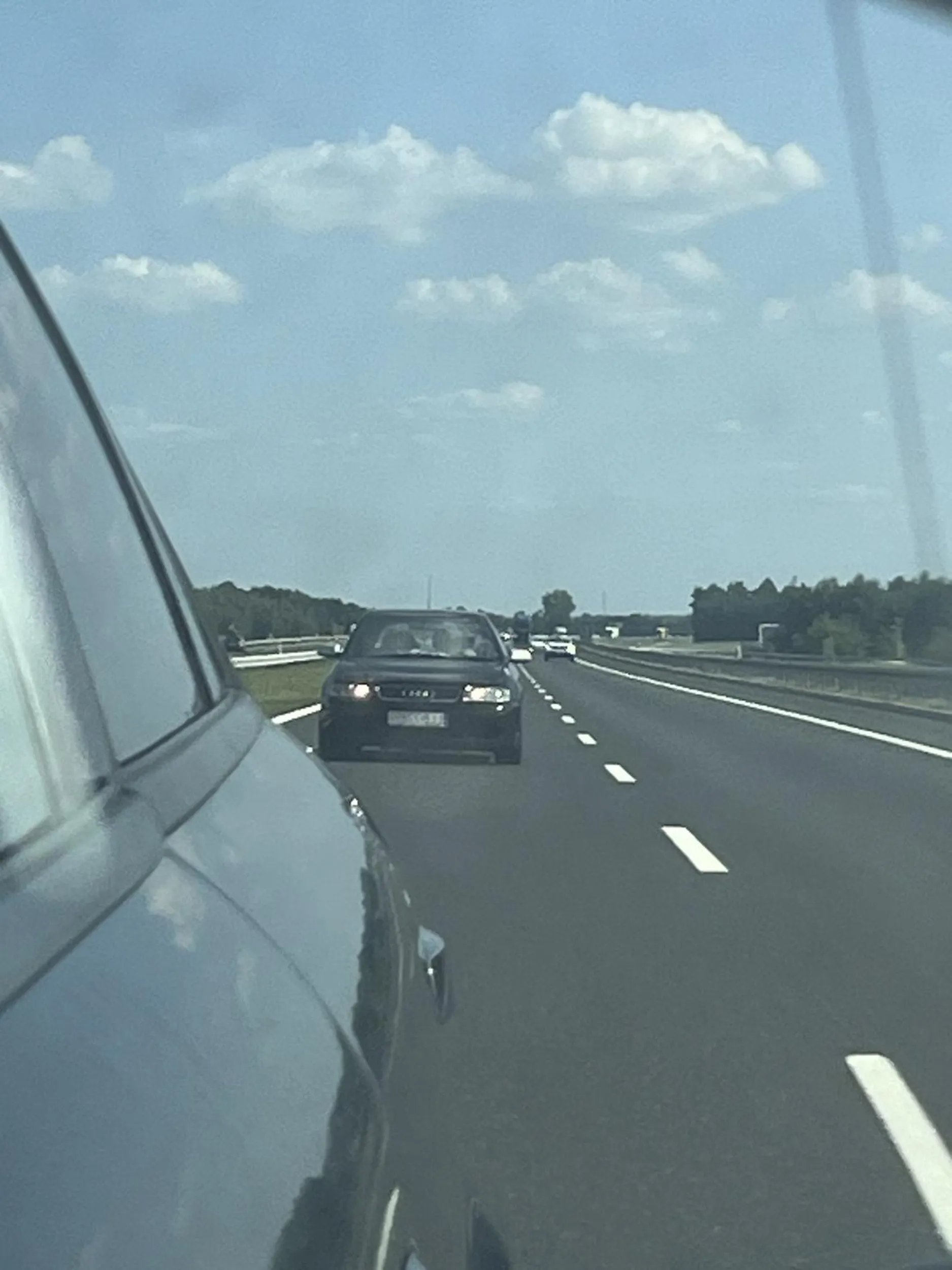 Pozdrawiam piękną parkę która jedzie za nami