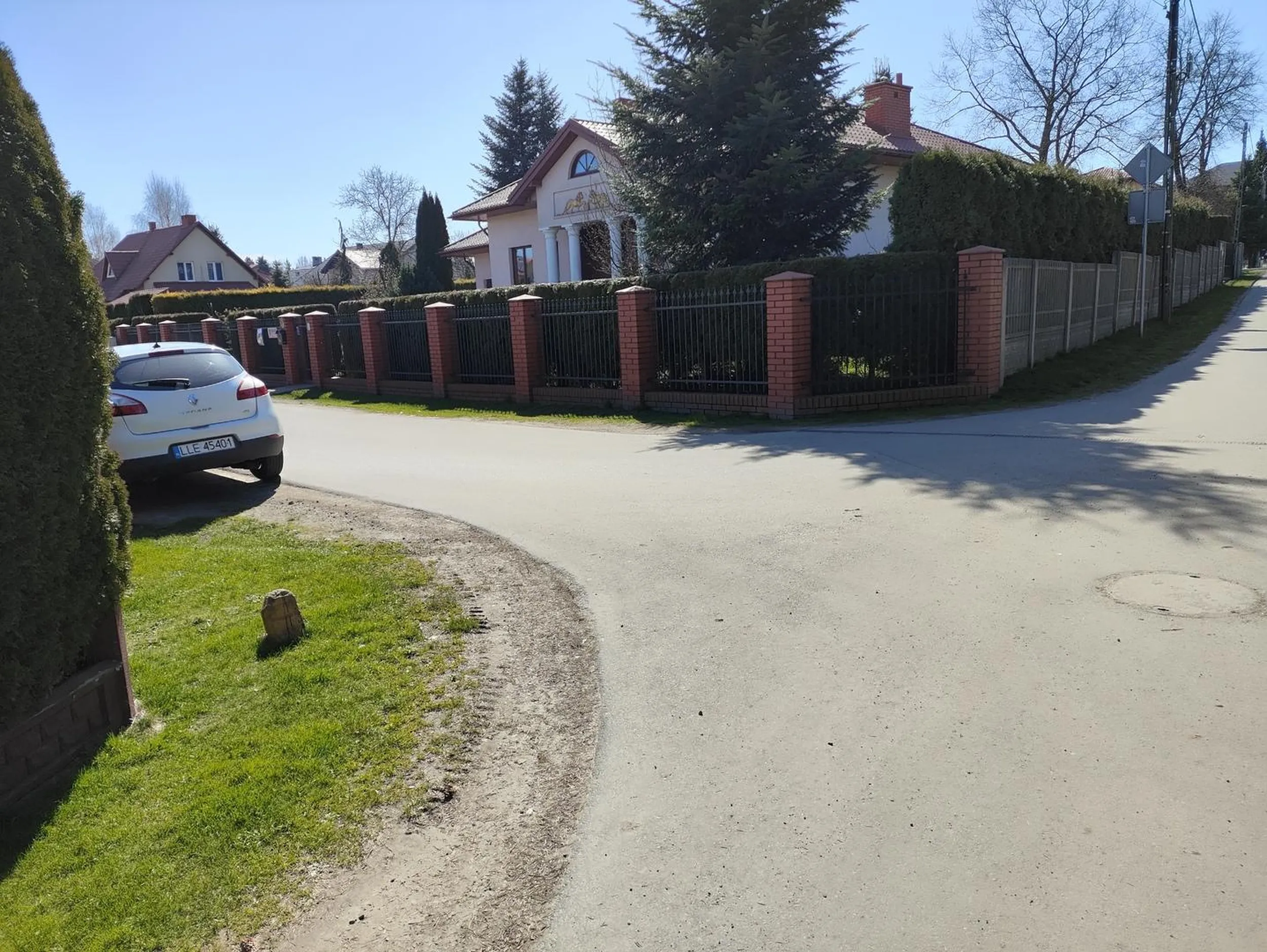 Jak się nie umie myśleć to się parkuje na skrzyżowaniu.