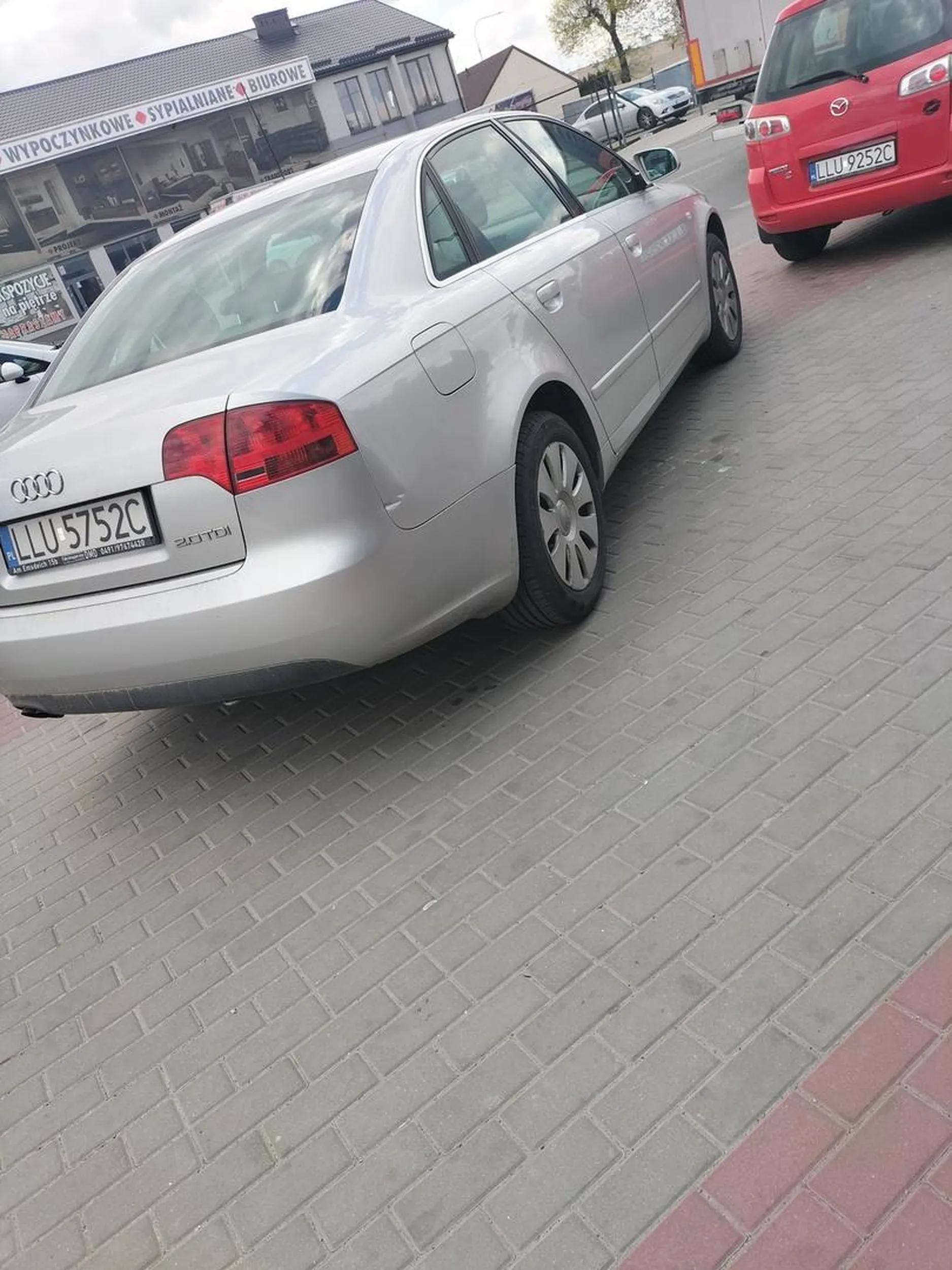 wielki pilkarzyk b-klasowy, myśli ze najważniejszy na drodze, prakowania na zdjeciu nie skomentuje, na domiar złego jest gejem