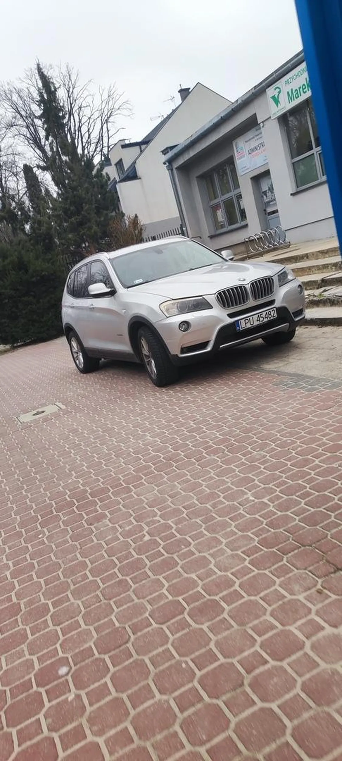 Parkowanie 10/10. Tak wogule to fajne BMW
