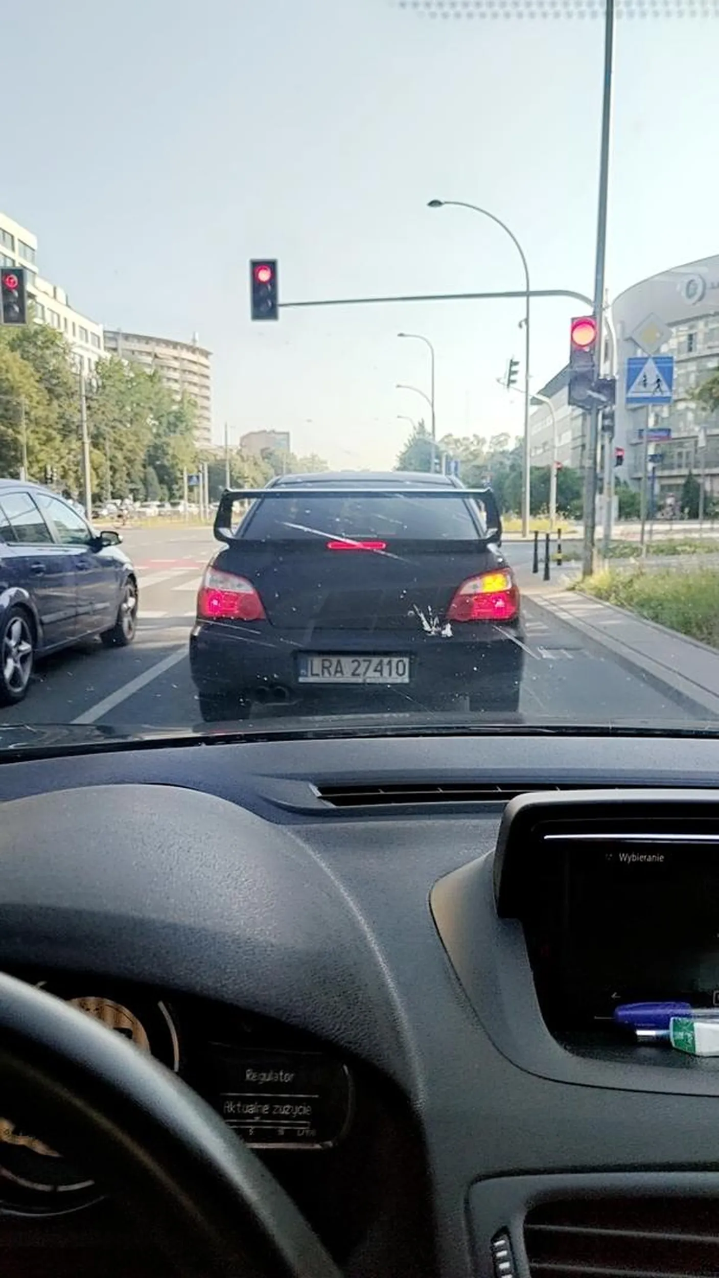 Naucz się jeździć pecie jeba*y tym rzęchem, w przeciągu 30s dwa razy prawie wjebale* mi się w dupę bo chciałeś się pobawić w tetrisa. LRA zobowiązuje do stylu jazdy