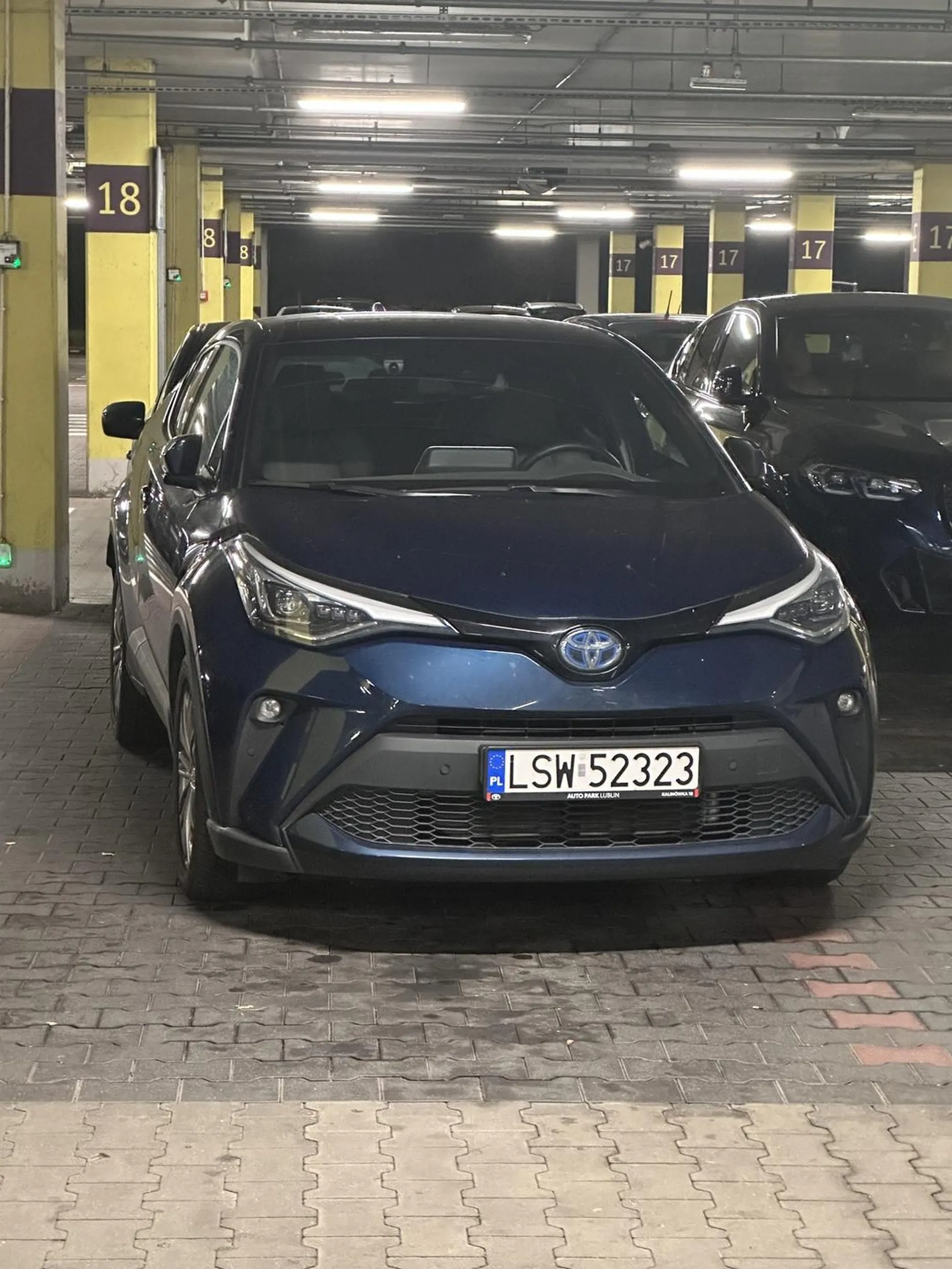 Naucz sie parkowac swidniczaku jak nie umiesz to idz znowu zrob egzamin