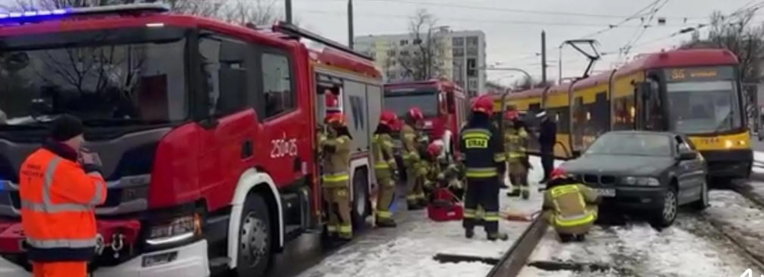 Kolejne lubelskie ścierwo w Warszawie. 4 promile, zasnął w radiowozie, na szczęście nikogo nie zabił. Zablokował torowisko.