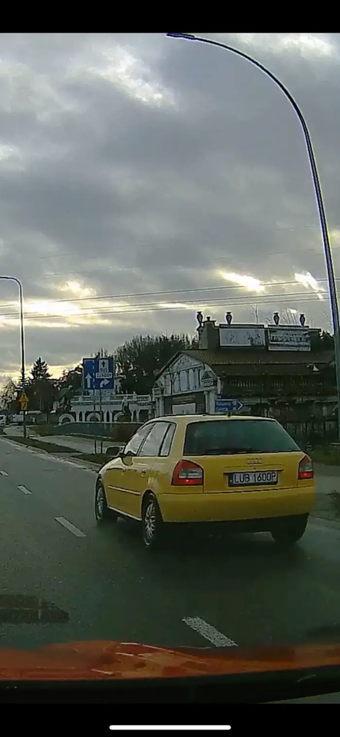 Kolejny myślący inaczej, teren zabudowany a ten radośnie jedzie ponad 100 bus pasem, wyprzedza 4 auta bezpośrednio przed oraz na przejściu dla pieszych