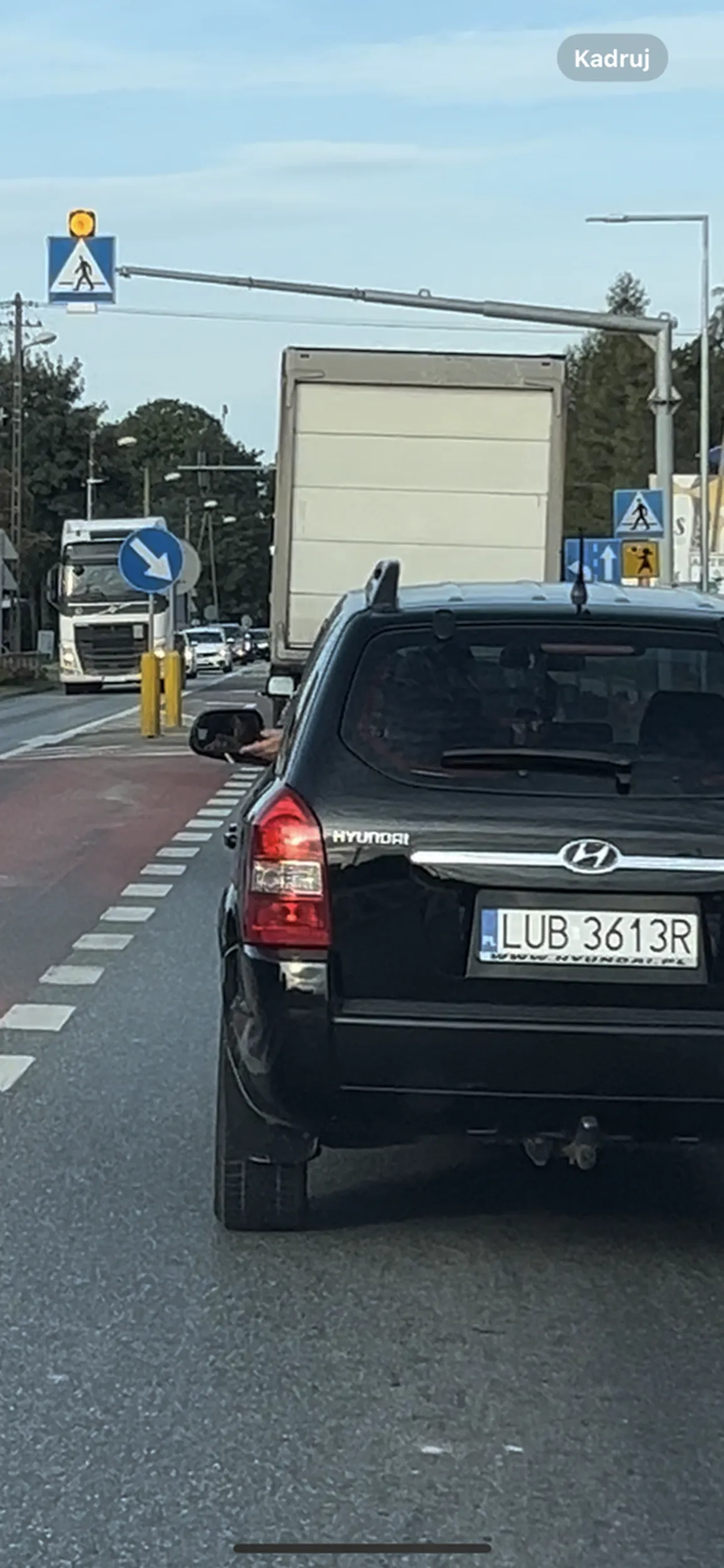 Jak można być takim baranem żeby wyrzucić peta na środek ulicy w biały dzień i to jeszcze stojąc w korku