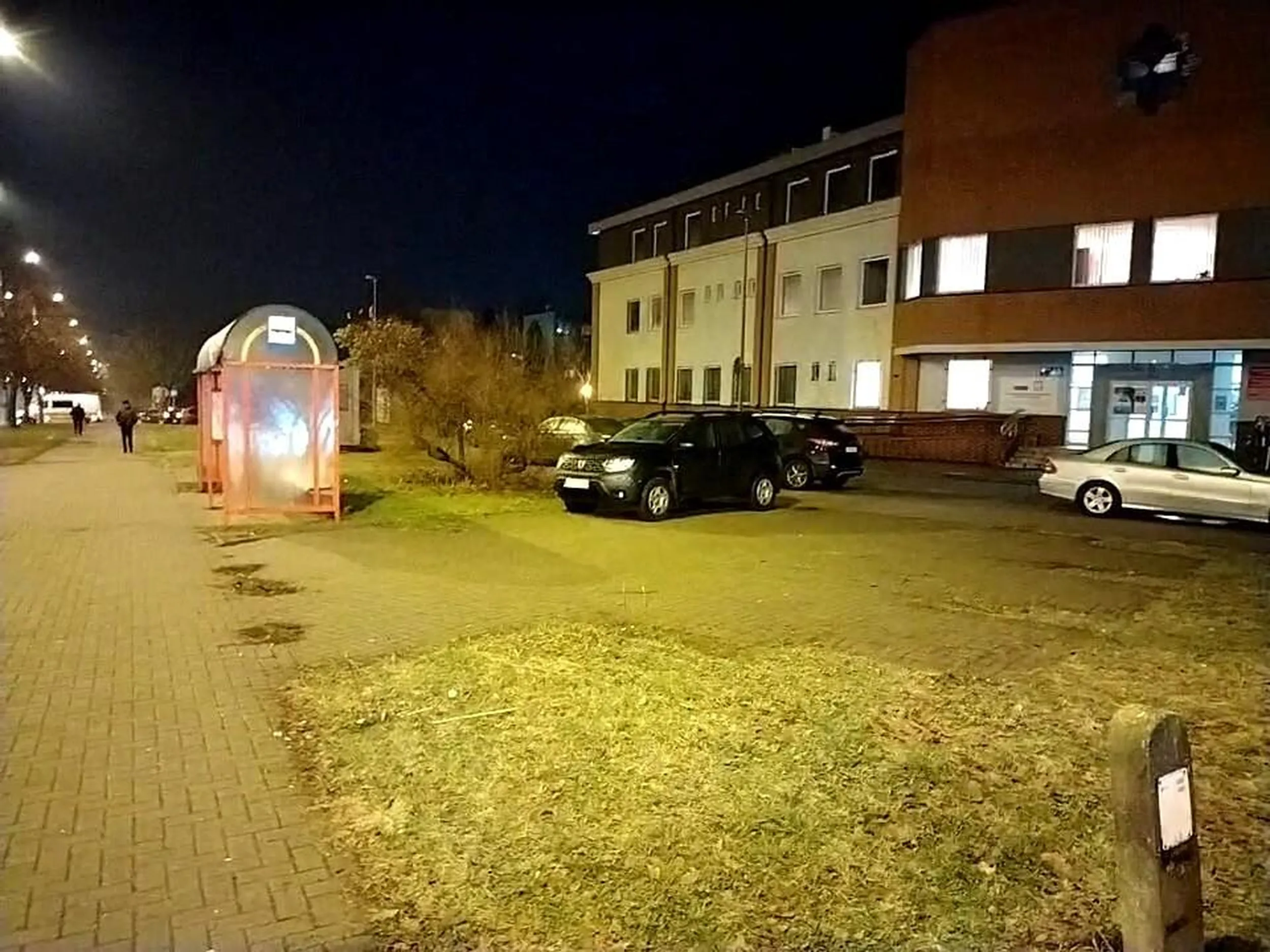 Komentarz zbędny, zakaz wjazdu tylko pojazdy instytucji z tyłu. Pod latarnia najciemniej!!!