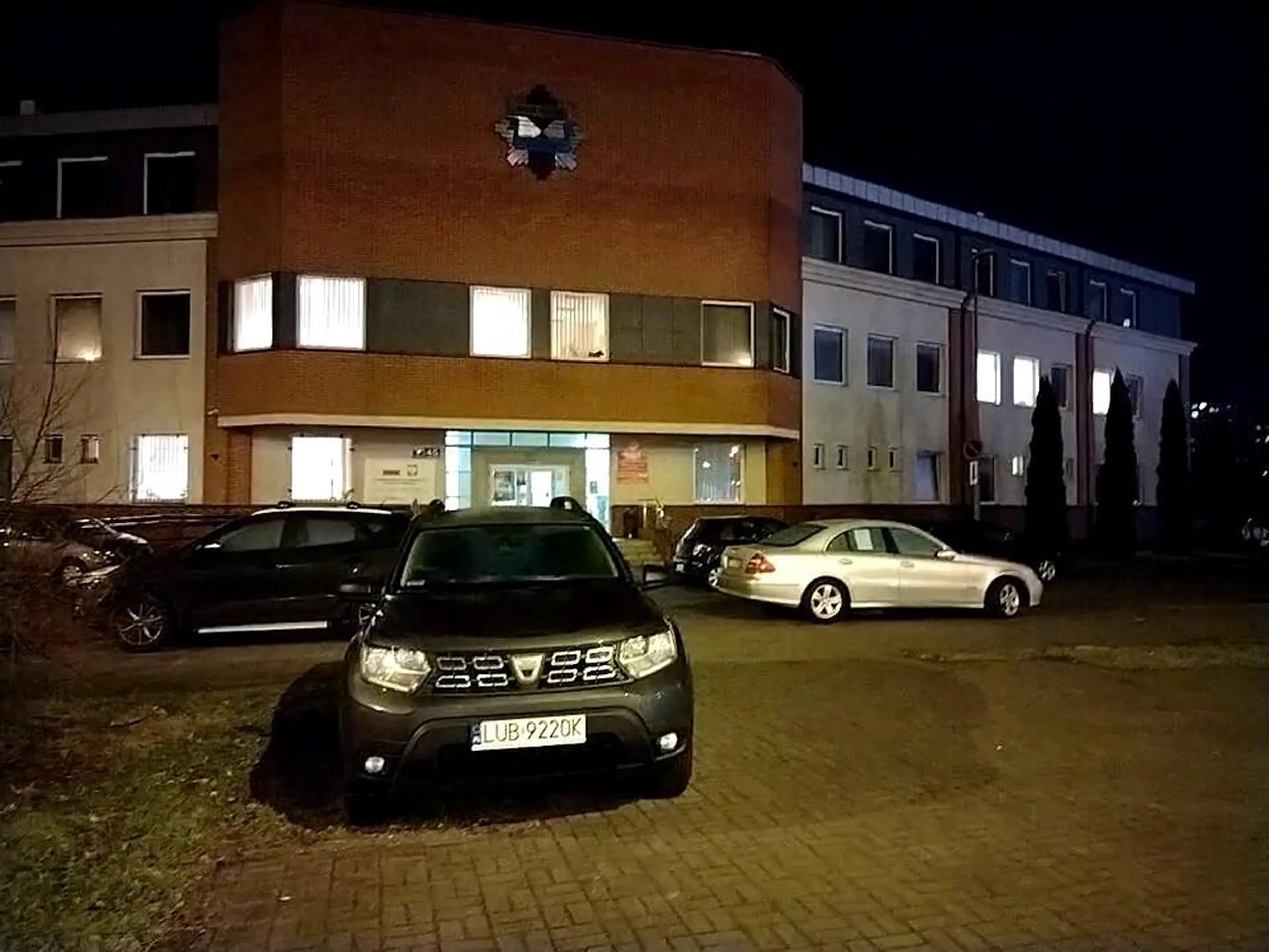 Komentarz zbędny, zakaz wjazdu tylko pojazdy instytucji z tyłu. Pod latarnia najciemniej!!!