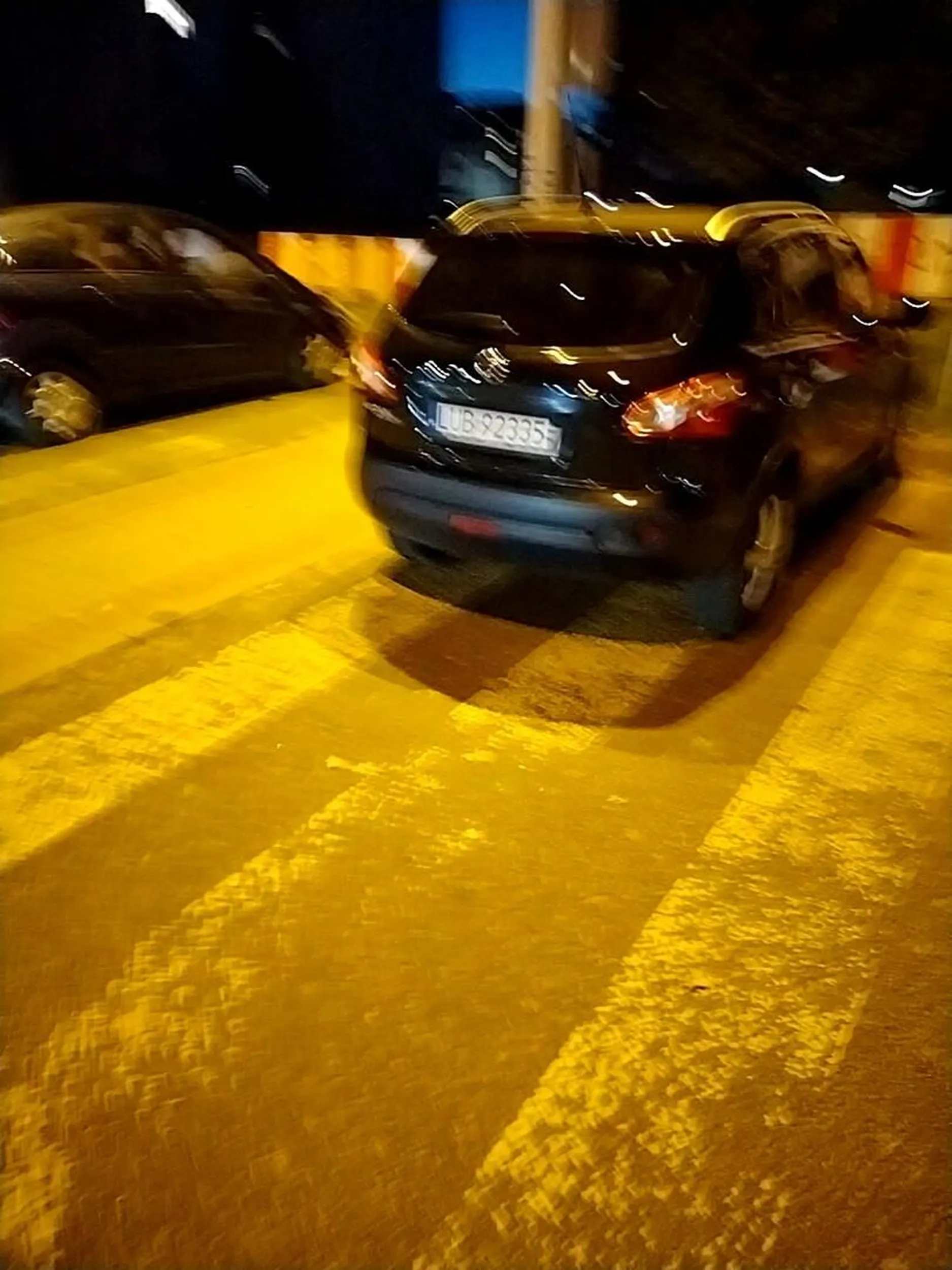 No trzeba mieć siano zamiast mózgu by tak parkować!!!