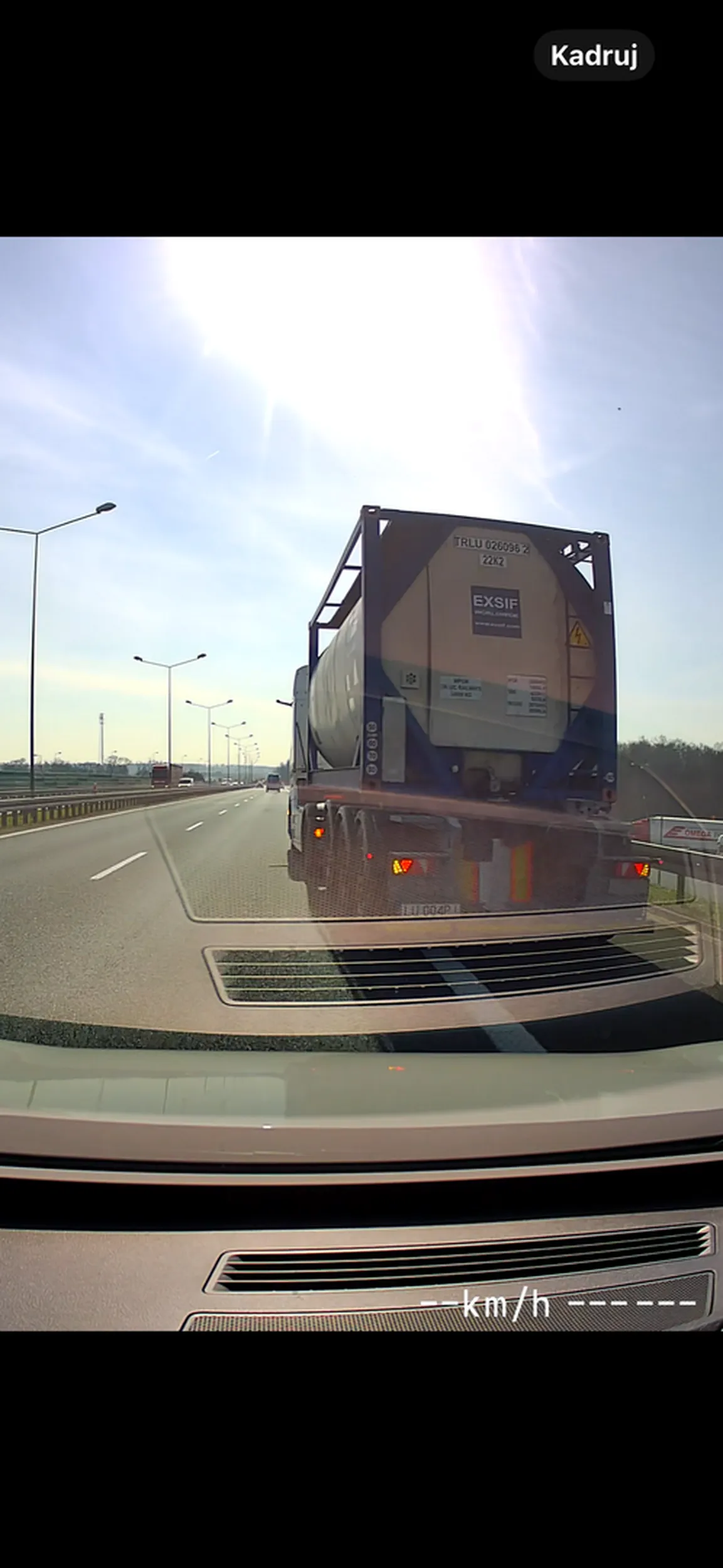 Prawdopodobnie pijany powoduje zagrożenie na a4