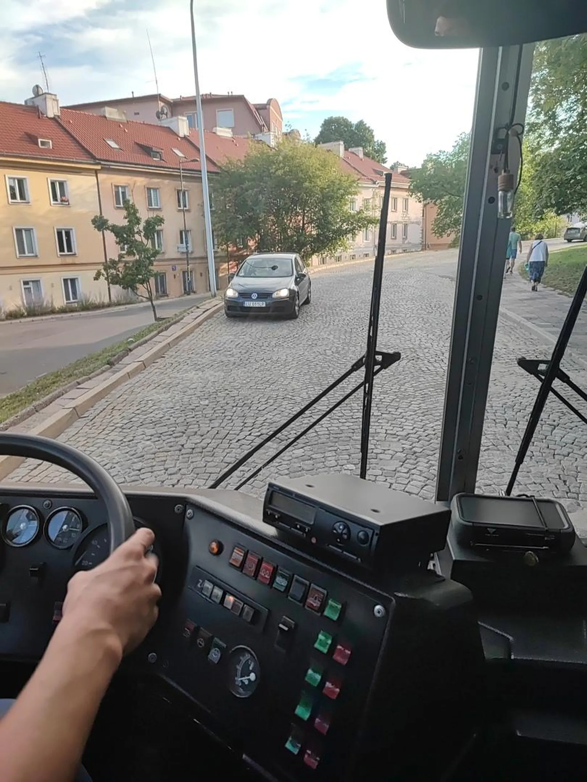 - na nowym zjeździe robimy zawracanie - zawracanie? - no, takie trudne? matko jedyna matko jedyna, nie no idziesz do domu