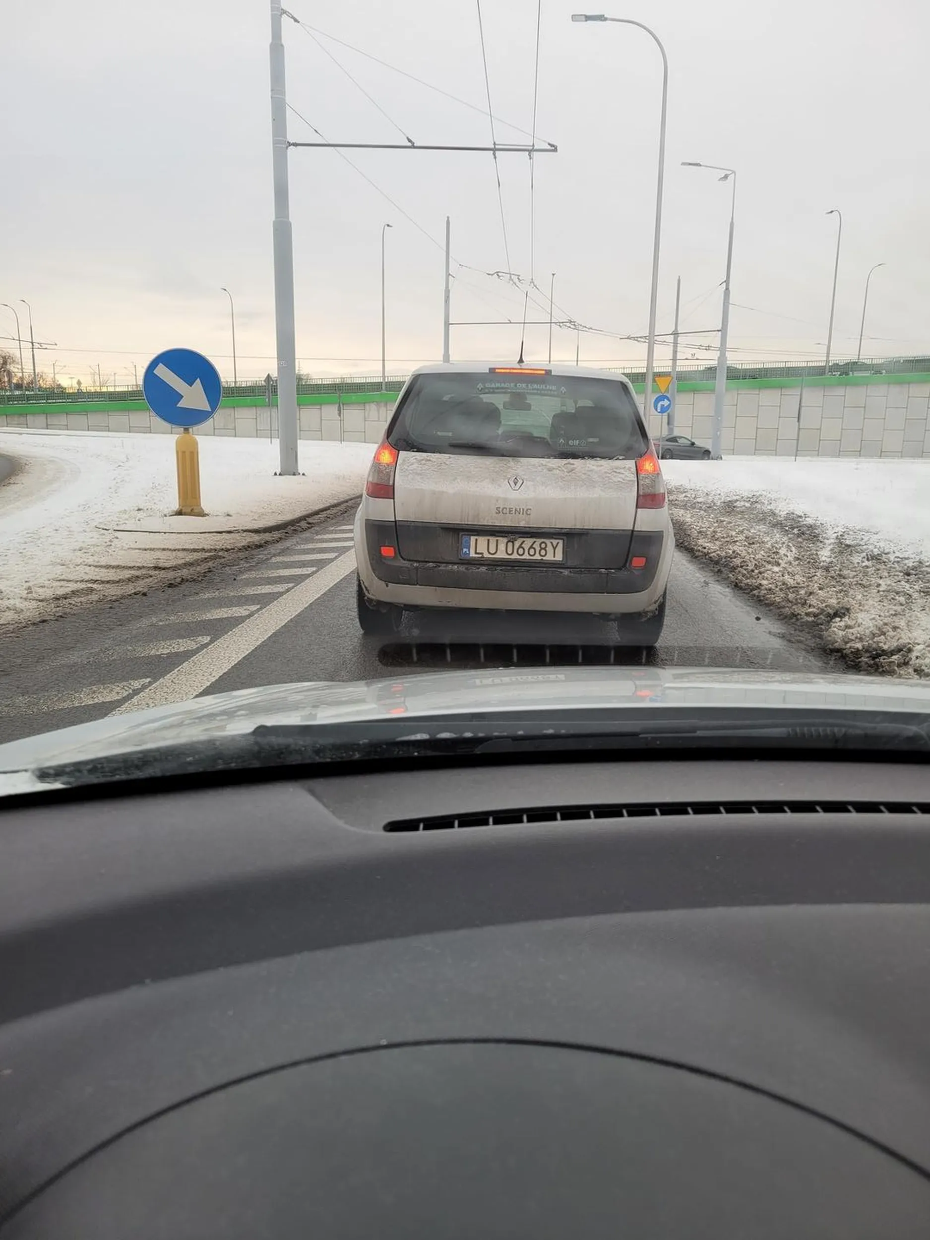 Wyjeżdżasz z podporządkowanej wprost pid inne auto , drzesz papę i jeszcze fakulce .... chcesz nagranie z wyczynów?