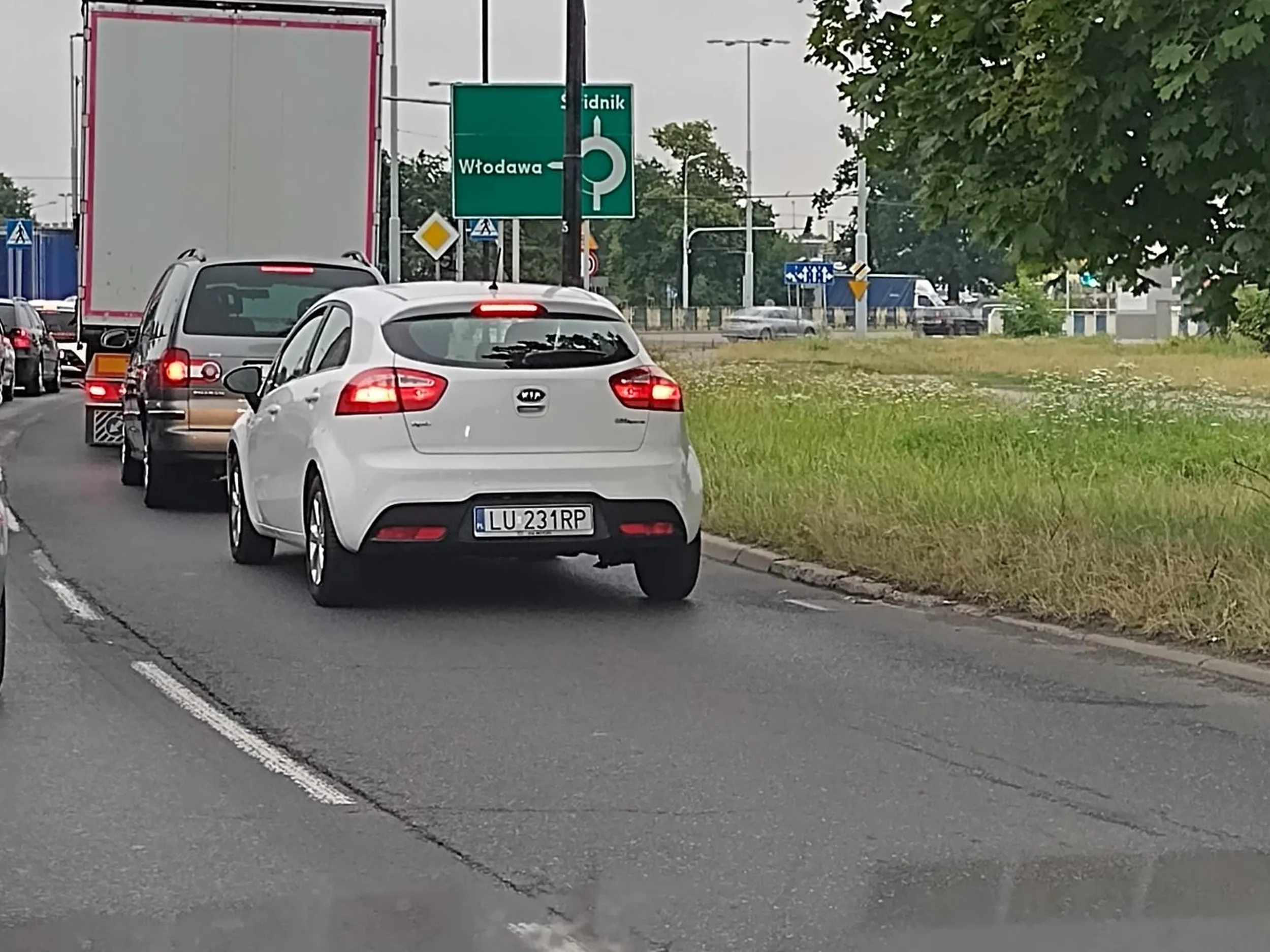 Jeździ jakby miał co najmniej RS6? A ten to ma chmurę dymu jak przyspiesza ...?