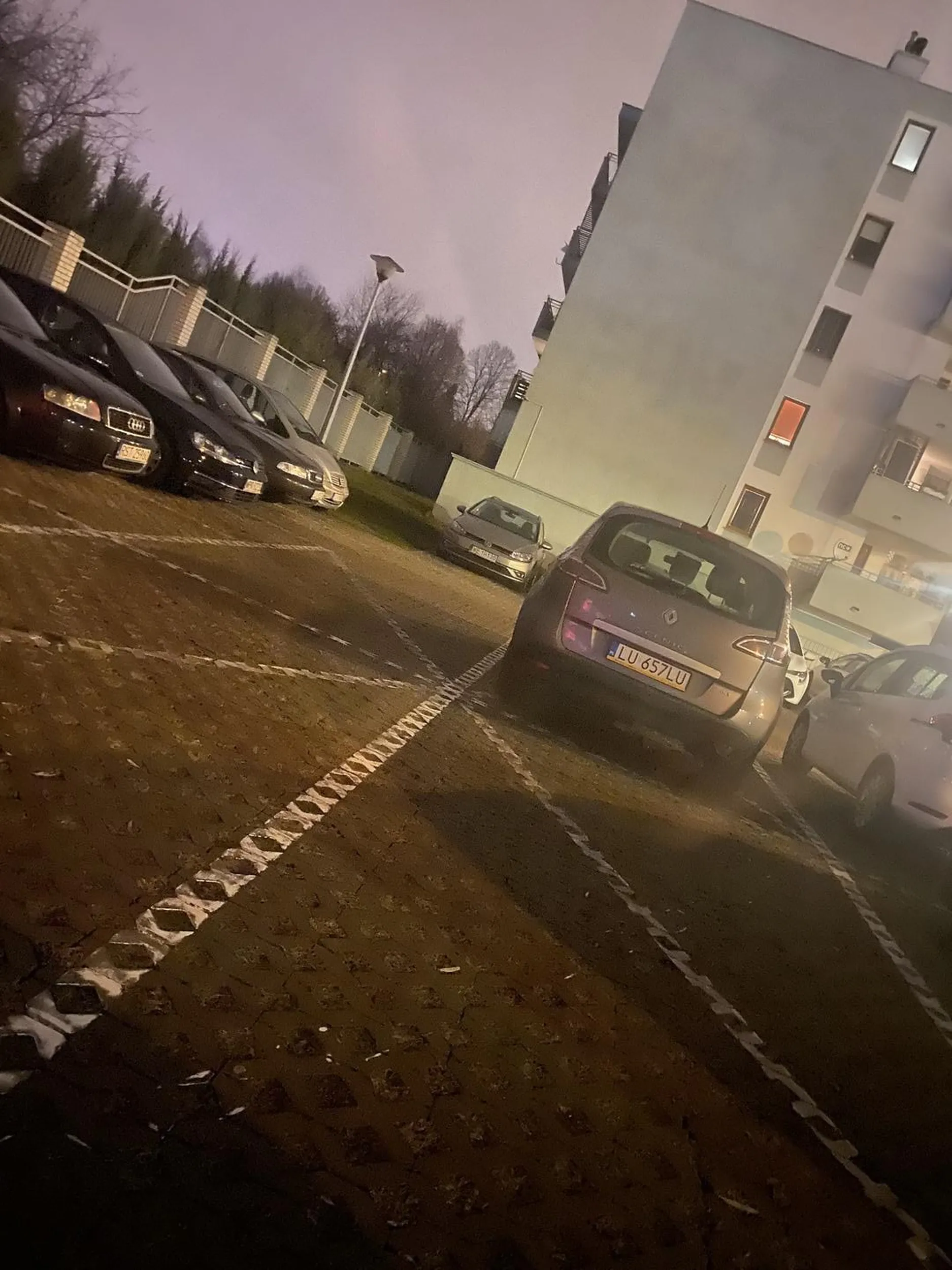 Informacja dla kierowcy jak miejsce parkingowe jest przekreślone to automatycznie nie jest to miejsce parkingowe…