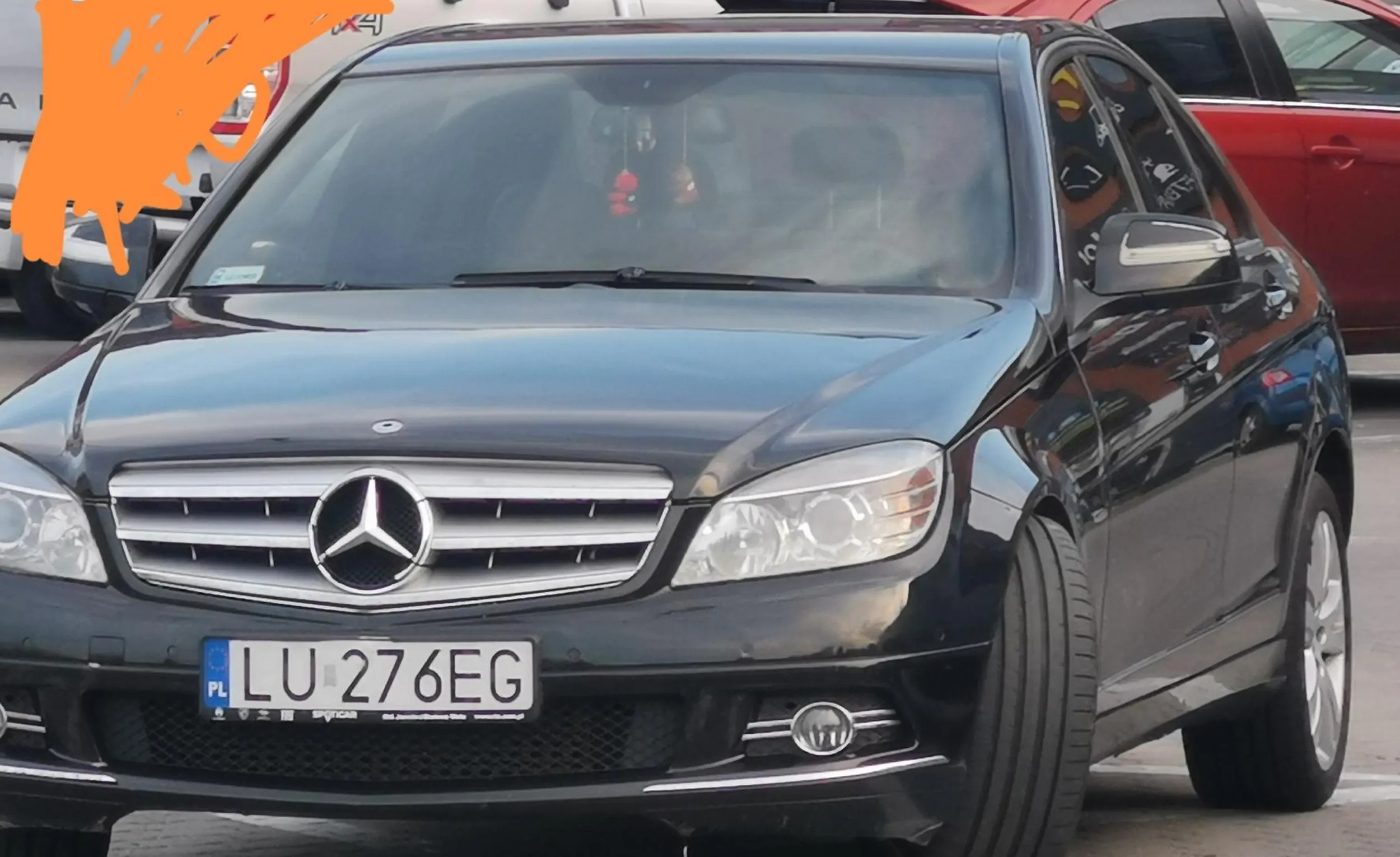 Nie polecam kierowcy prawie przejechał 3 dzieci ledwo co za hamował i wyprzedzał inne samochody mimo że piesi mają pierwszeństwo