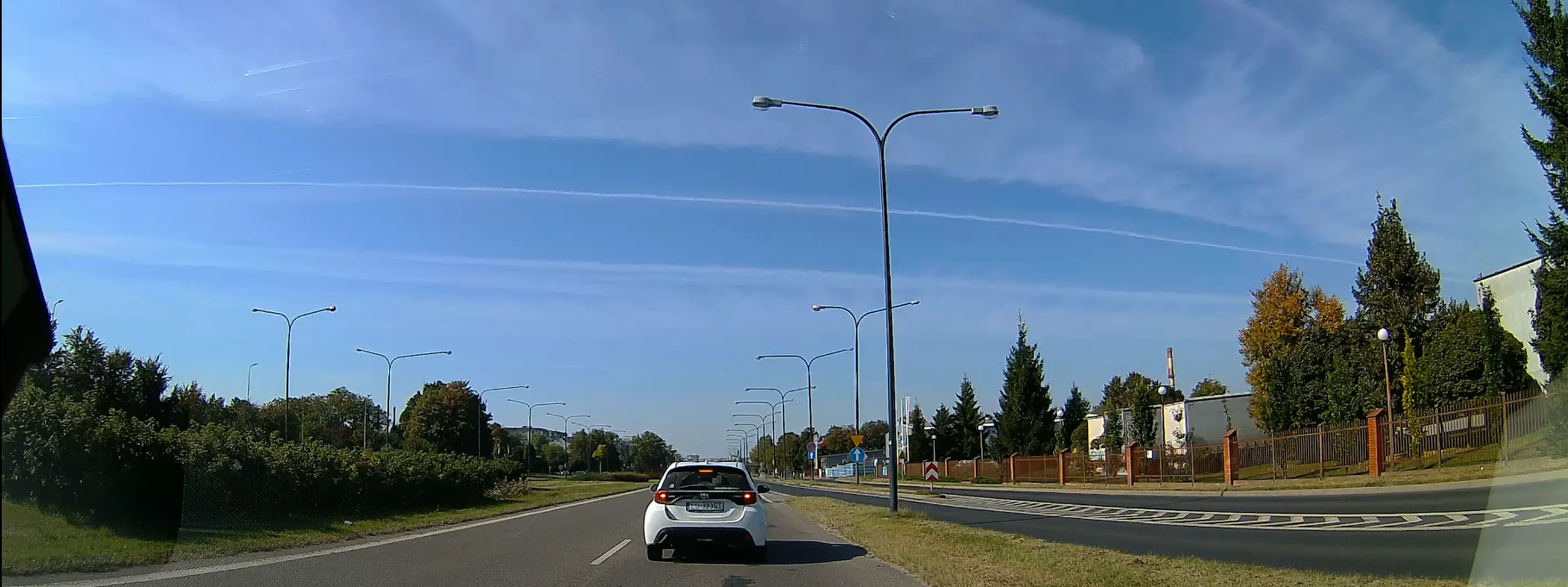 Bab wymusza pierwszeństo, zmienia pas ruchu, a potem nagle hamuje!!!!!