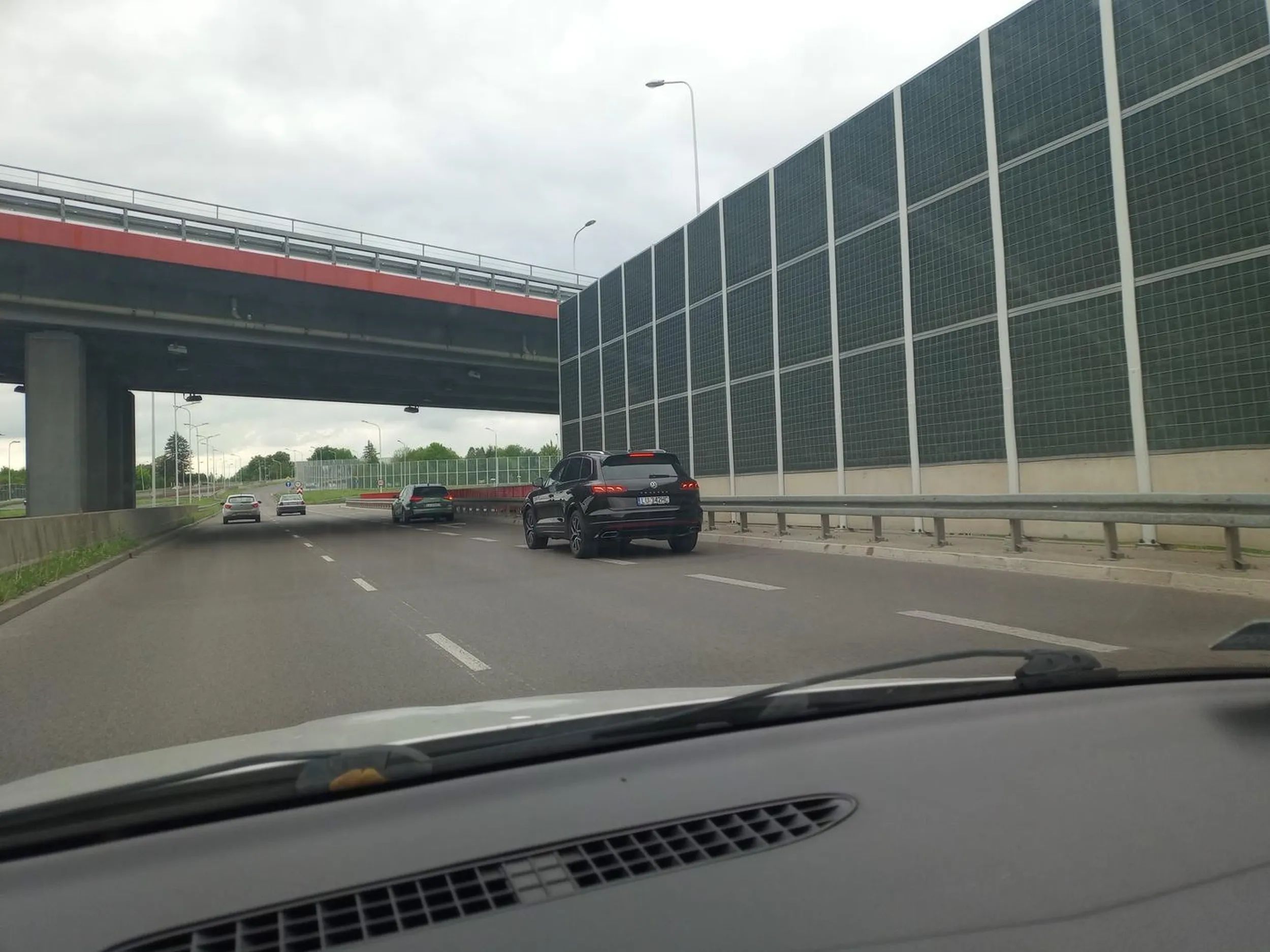 Burak w Touaregu przyspiesza umyślnie w trakcie gdy jest wyprzedzany.