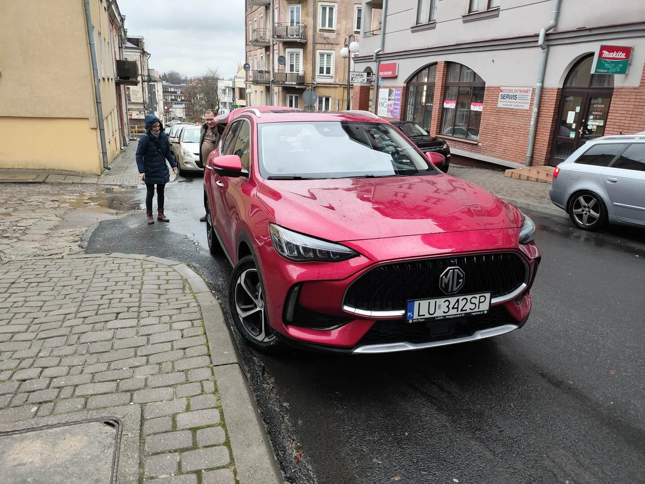 Jeździ po chodniku w Chełmie, pieszego mało nie potrącił