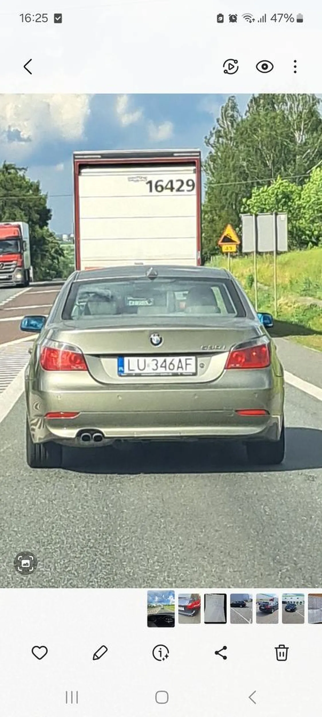 Przed samym fotoradarem jeszcze przyspiesza tylko żeby nie zjechać przed niego jak mi się pas kończy