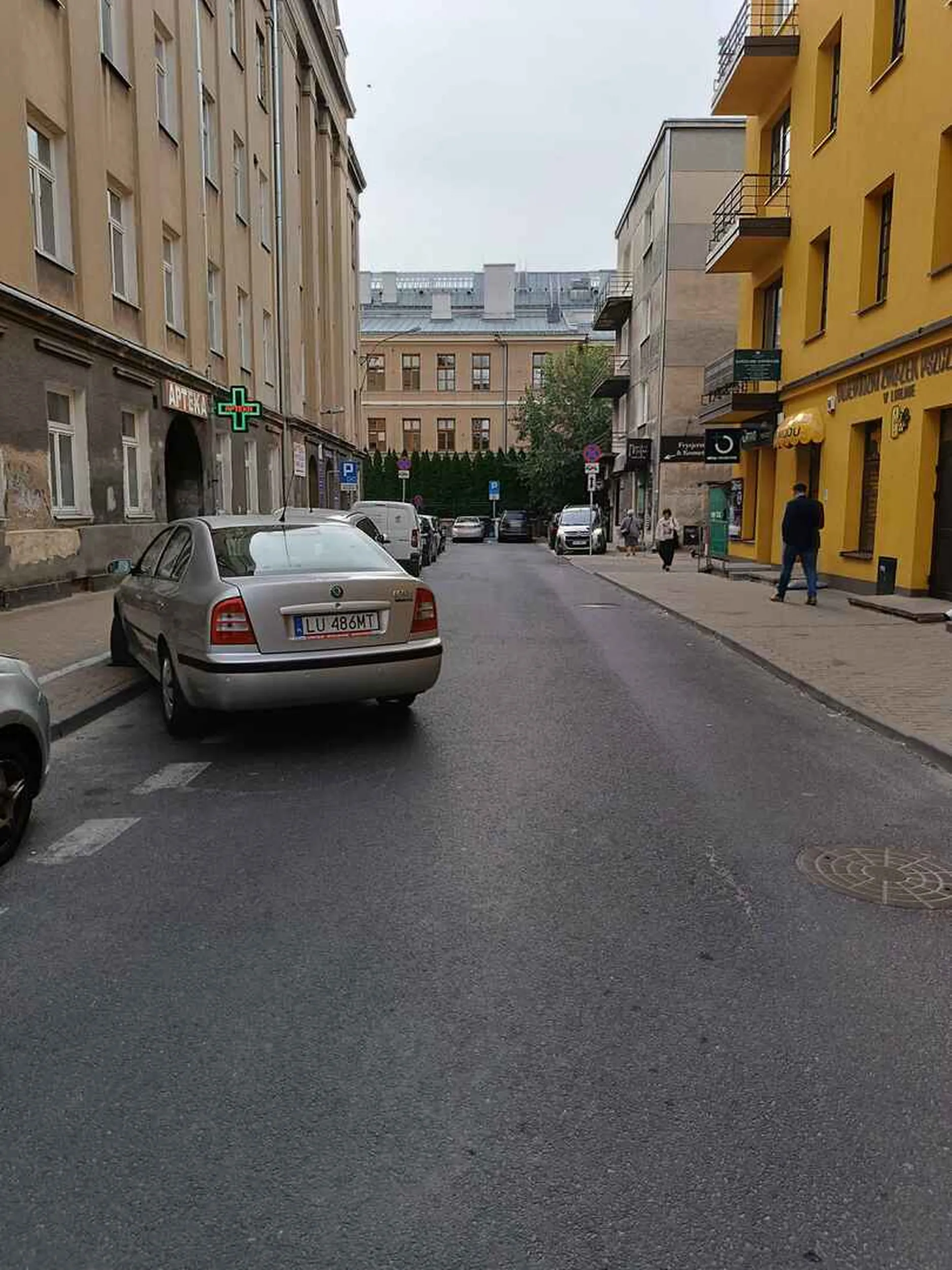 Nie ma to jak zaparkować prawie na środku ulicy