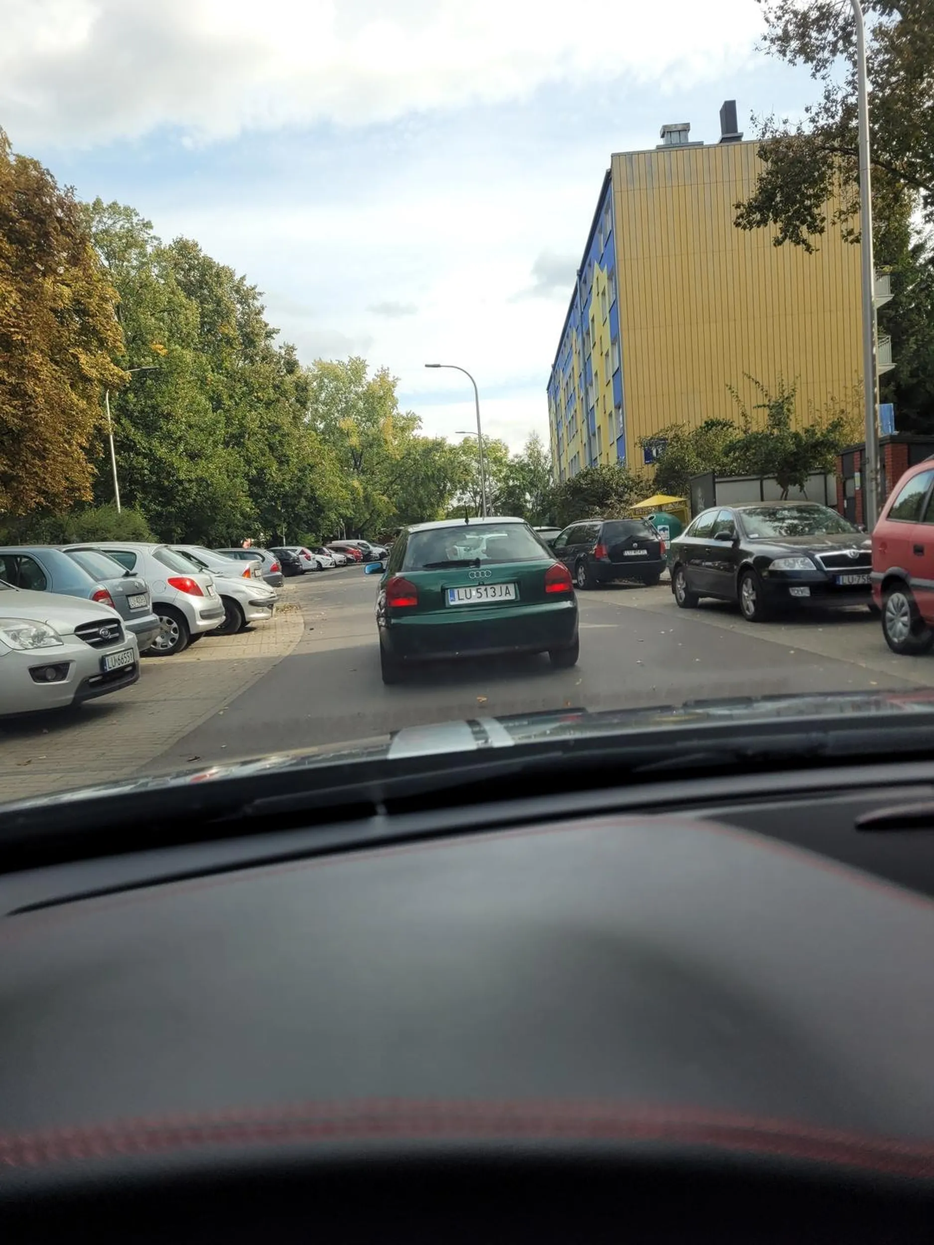 Najpierw próbujesz ścigać się swoim zardzewiałym kałdi a potem na skrzyżowaniu ublizasz i straszysz a jak chciałem żebyś powiedział mi to w twarz to uciekasz bo się zesrałeś . A za udostępnienie mojego wizerunku publicznie na stronie będziesz miał sprawę.