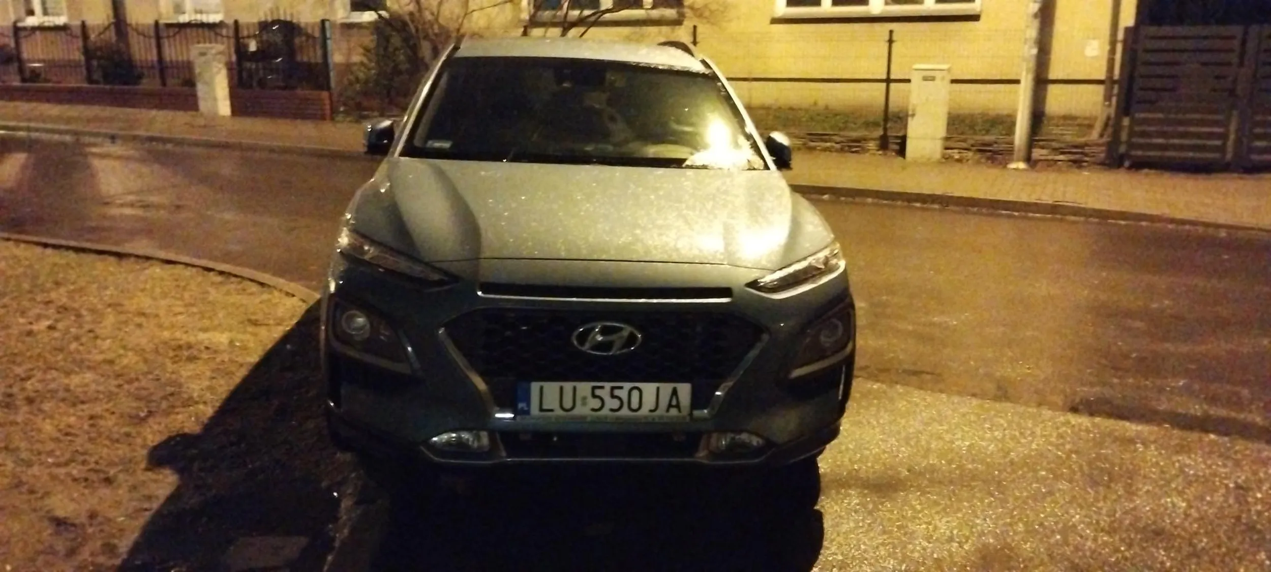 Cymbale nie parkuj na wjeździe (Stokrotka ul. Langiewicza), bo następnym razem pojedziesz lawetą