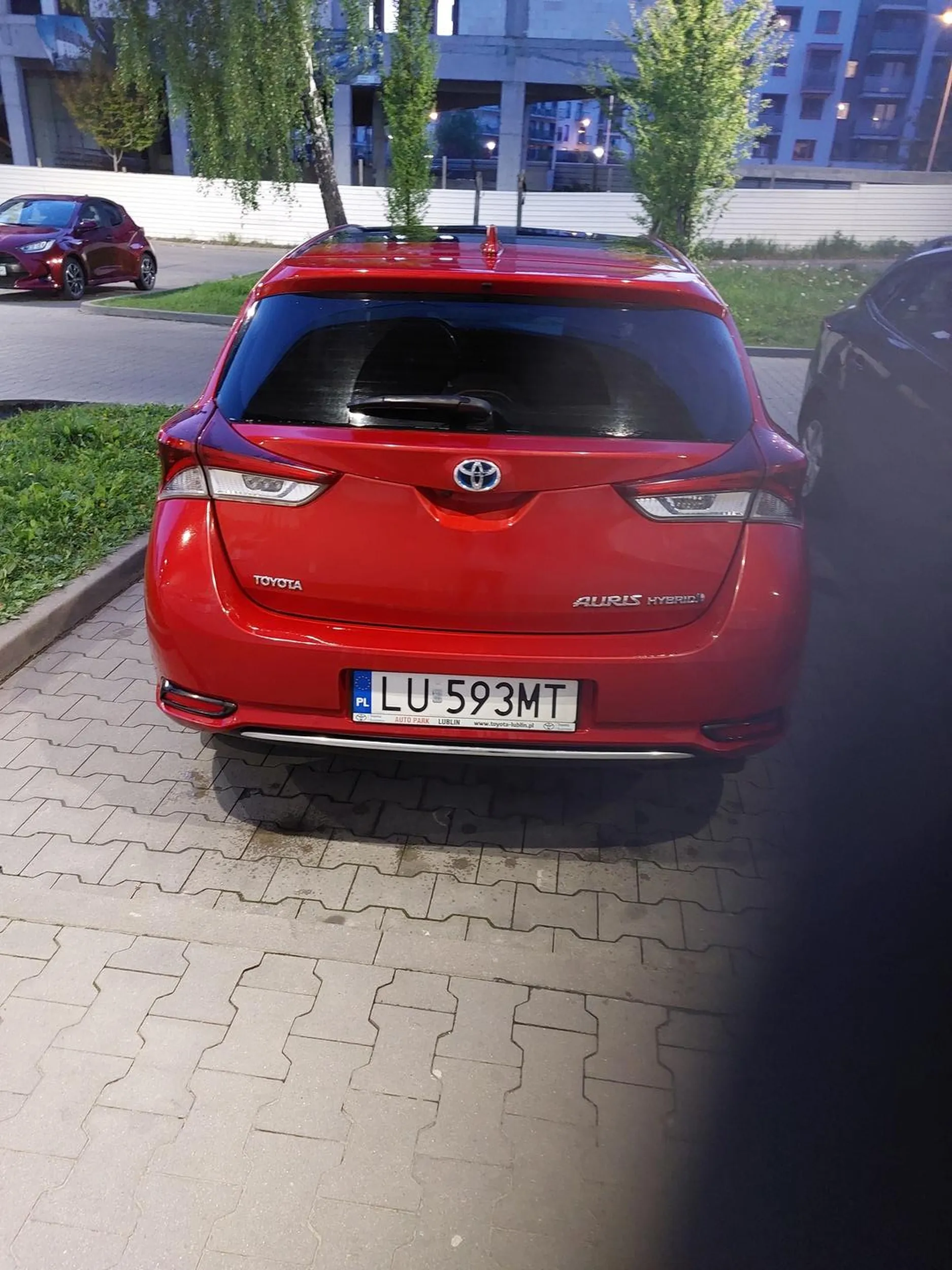 Kretyn wymusił pierwszeństwo, prawie powodując stłuczkę, jechał jak szaleniec po osiedlu, a po zwróceniu mu uwagi chciał się bić.