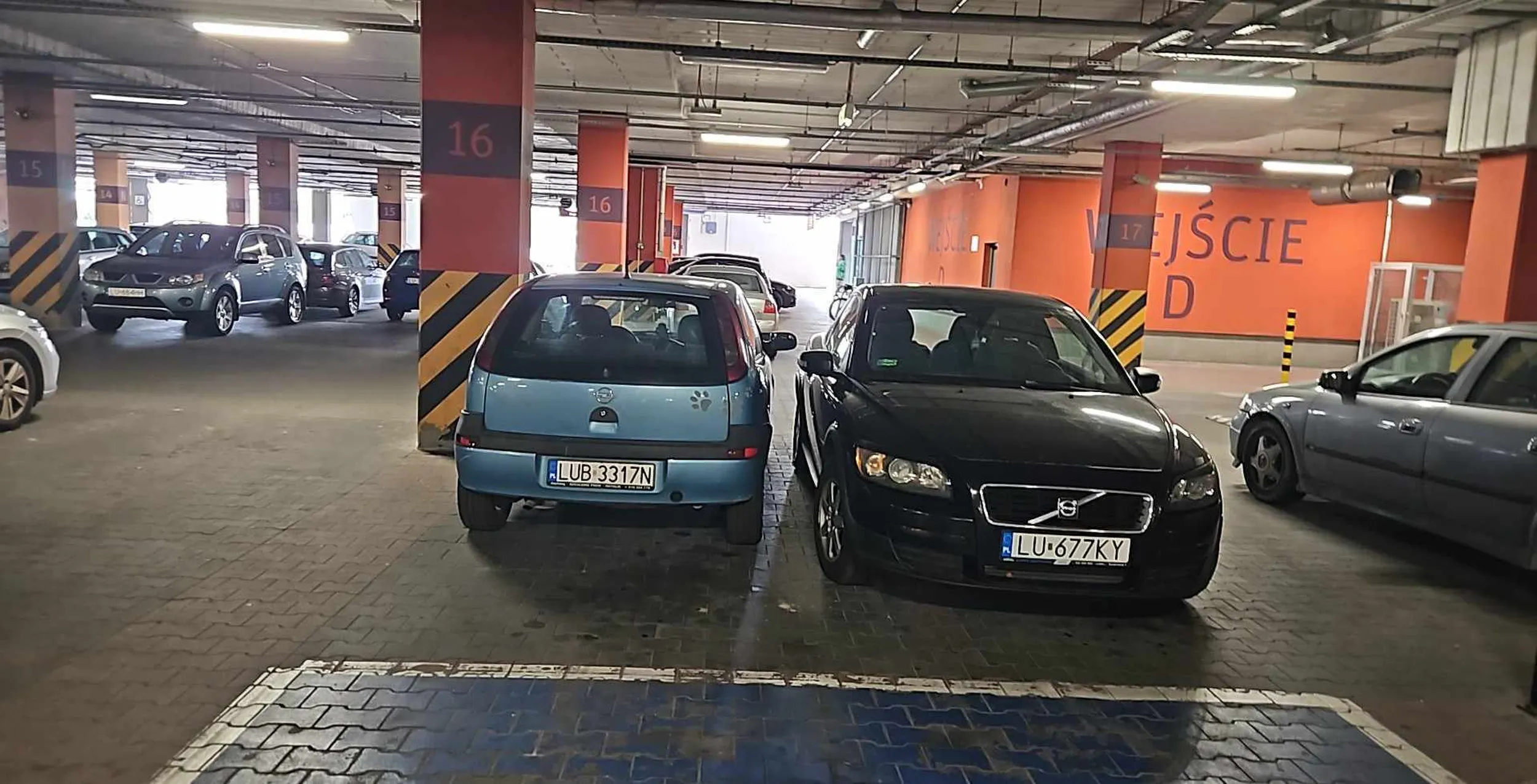 Parkujemy w liniach Tylko nie zarysuj auta obok