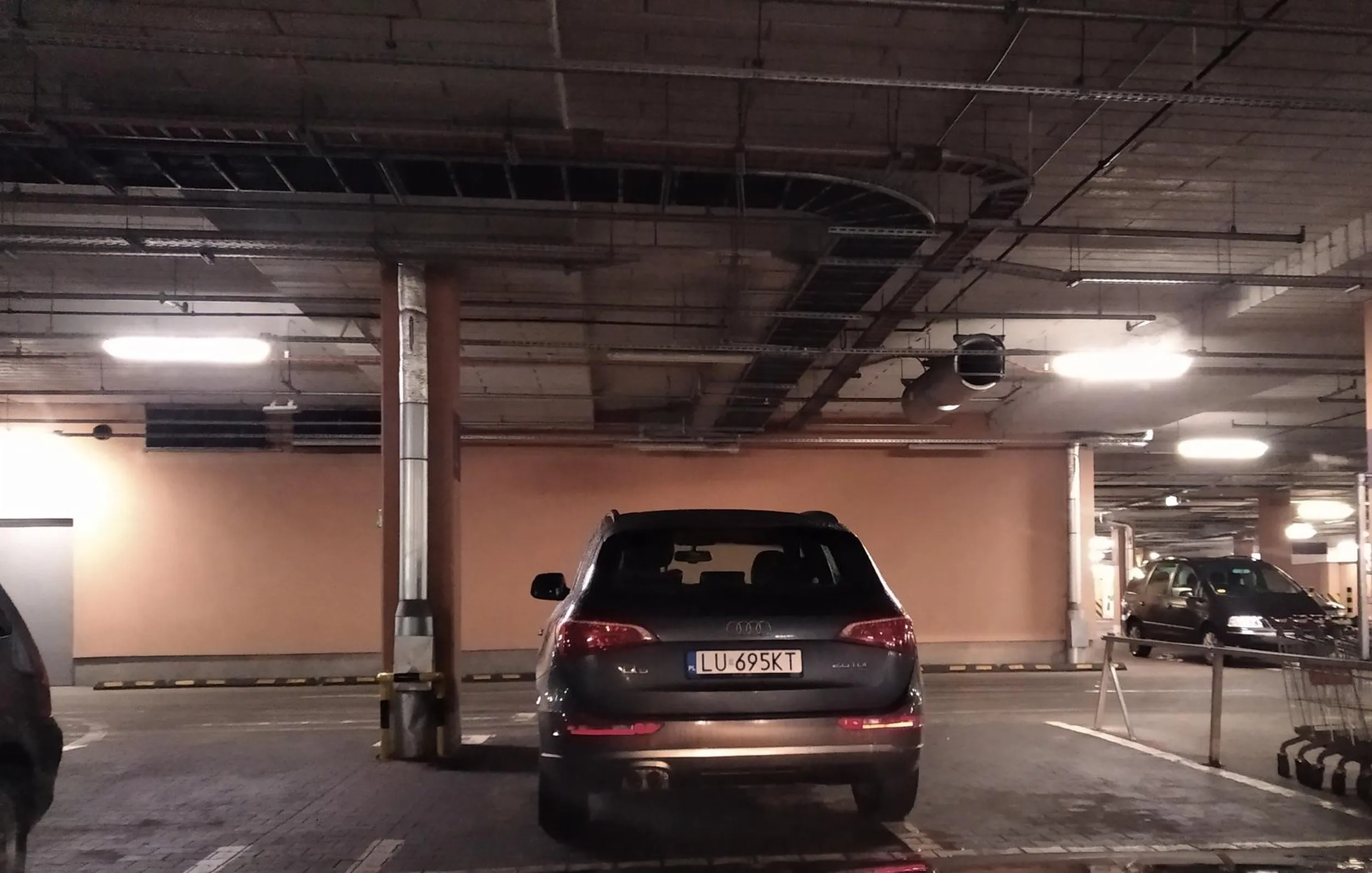 jak nie umiesz tym parkować to albo wykup dodatkowe lekcje nauki parkowania , albo kup matiza