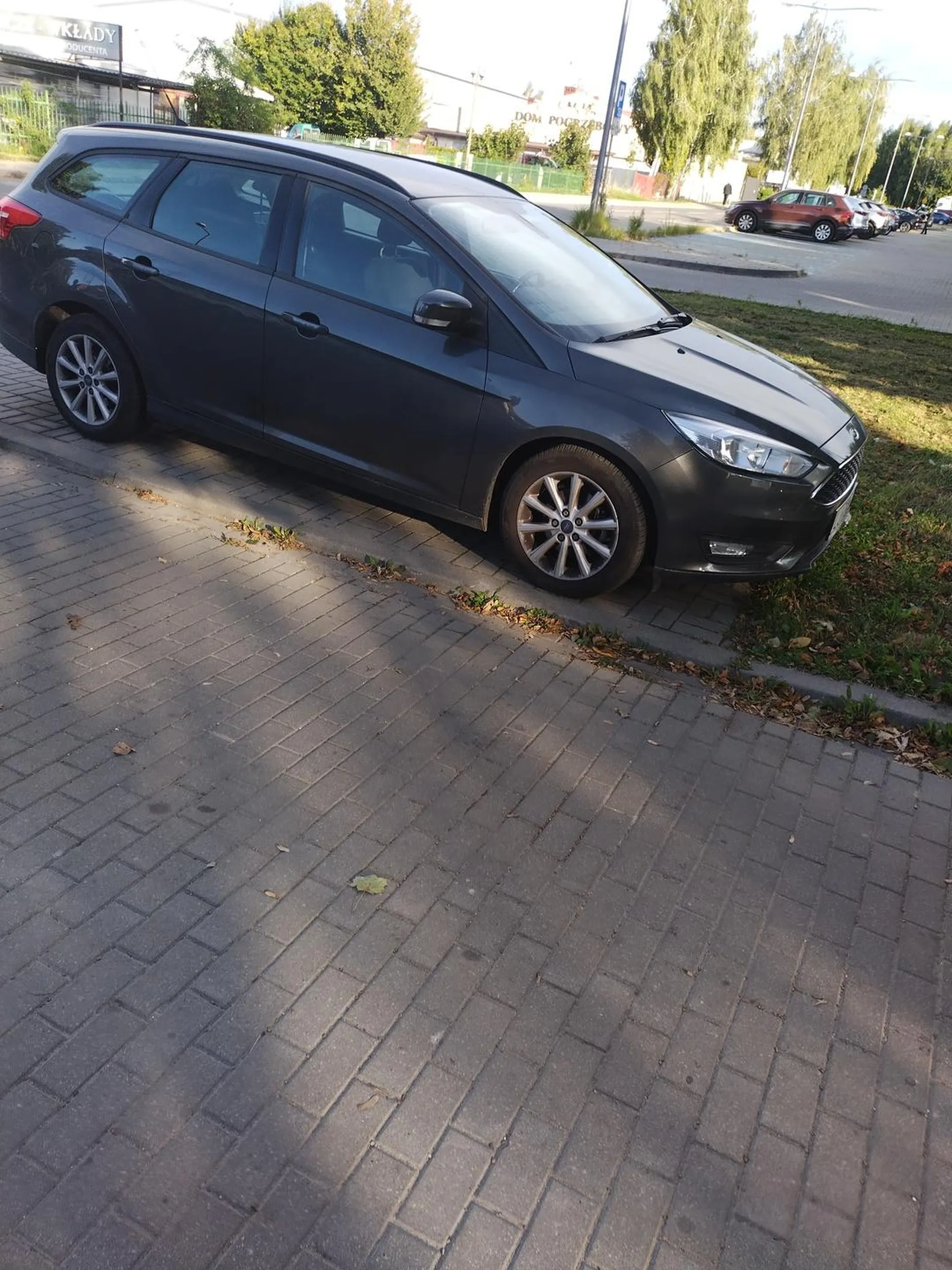 A na parkingu pełno wolnych miejsc...
