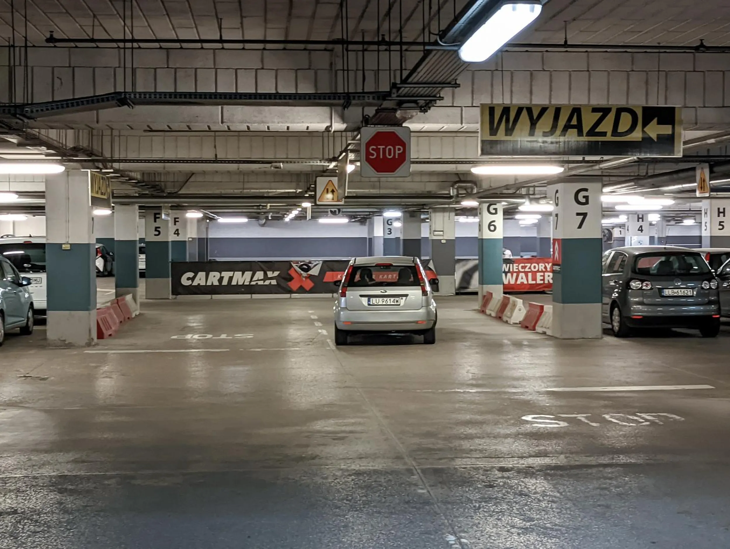 Ameba zaparkowała. C.H. "Olimp".