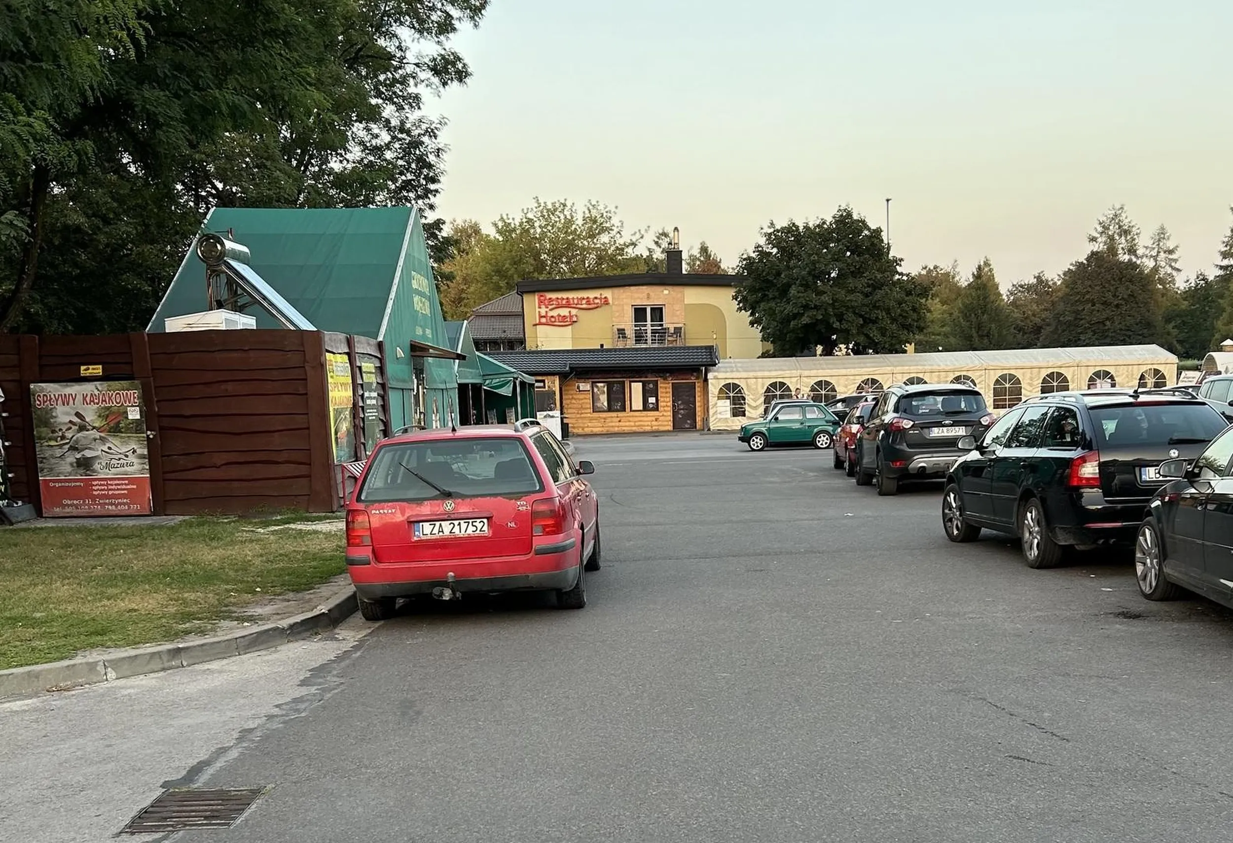 Tempa blondzia co nie umie parkować