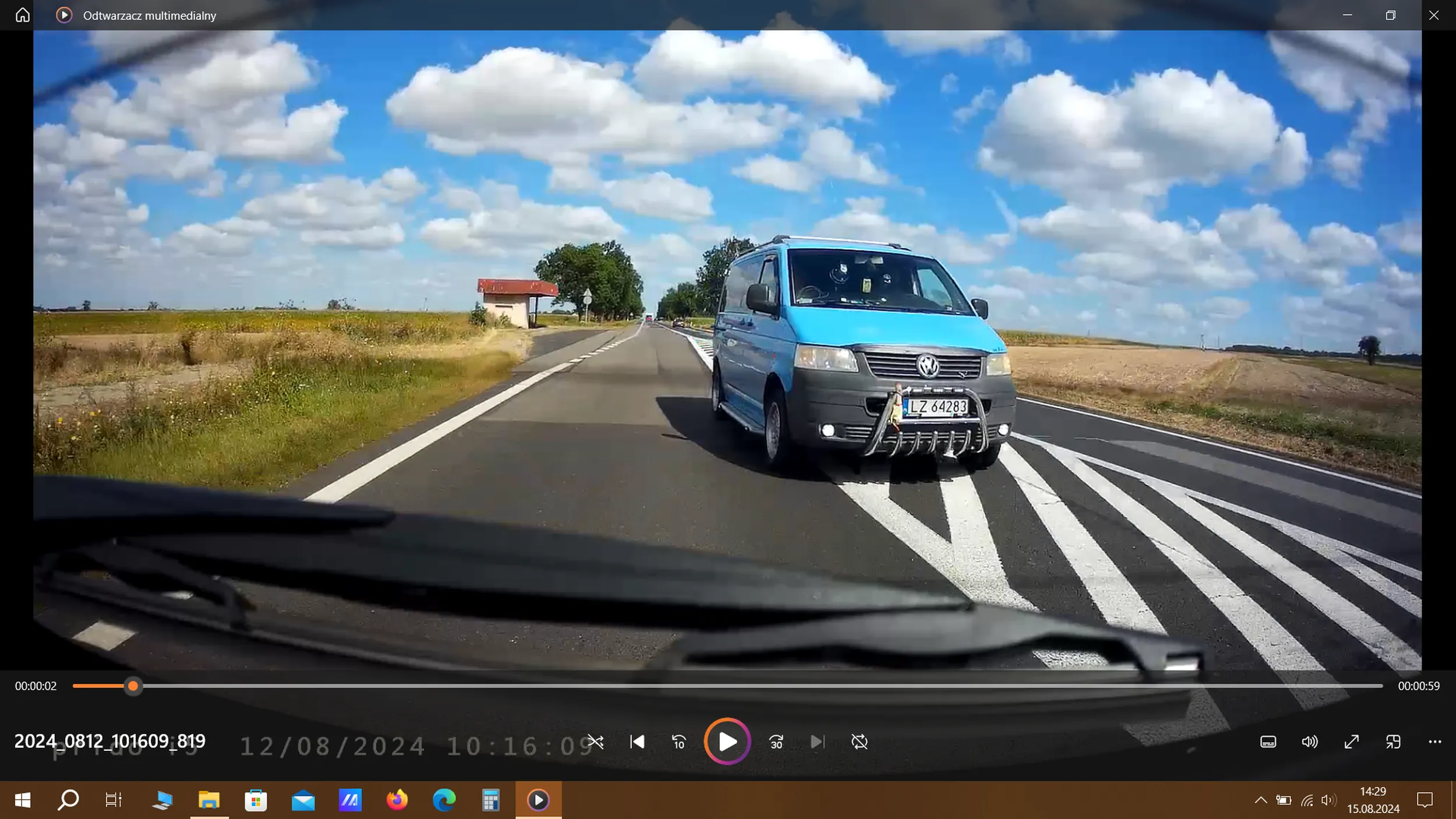 Fajny stuningowany pojazd upoważniający do wyprzedzana innych po powierzchni wyłączonej z ruchu.